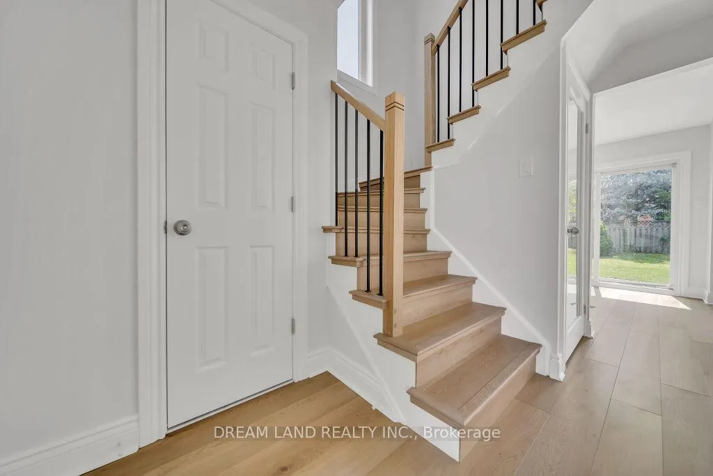 Photo 5 of 272 Barber Drive, Halton Hills, Georgetown — HOMEH