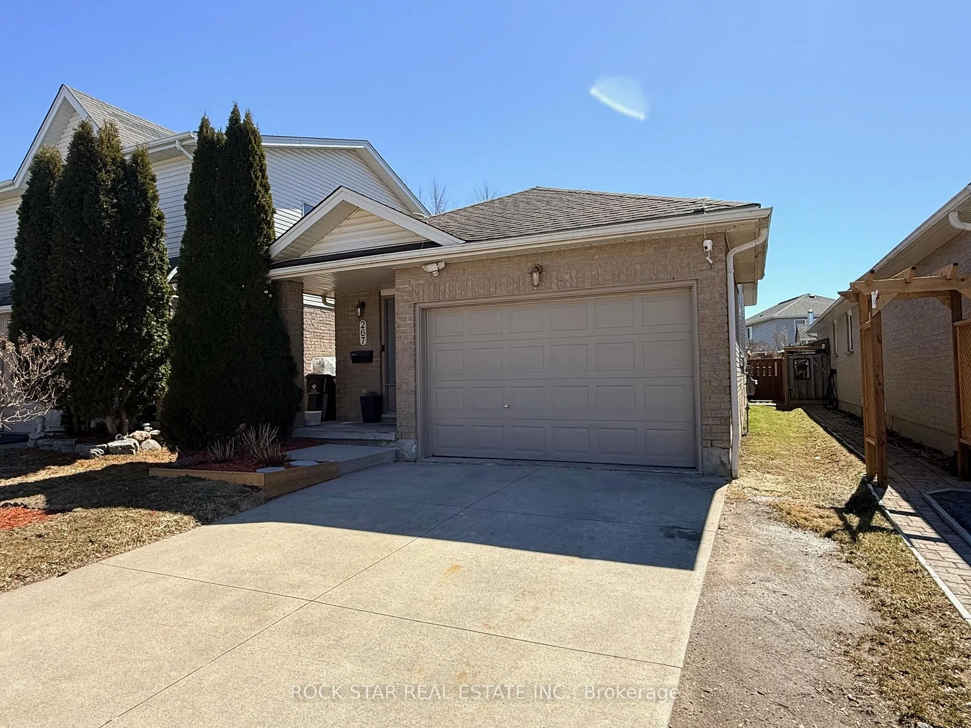 Photo 2 of 267 Grey Fox Drive, Kitchener — HOMEH