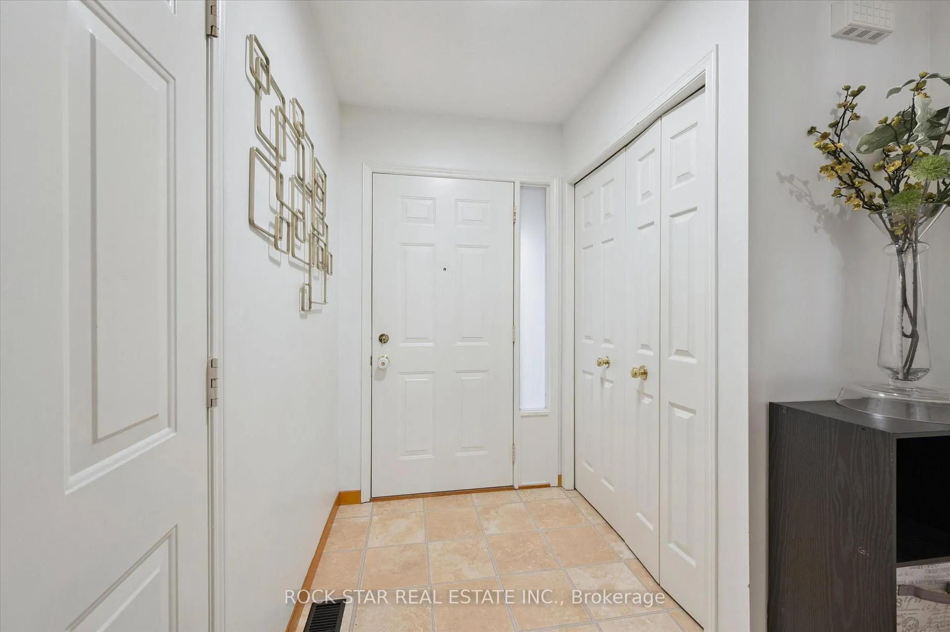 Photo 4 of 267 Grey Fox Drive, Kitchener — HOMEH