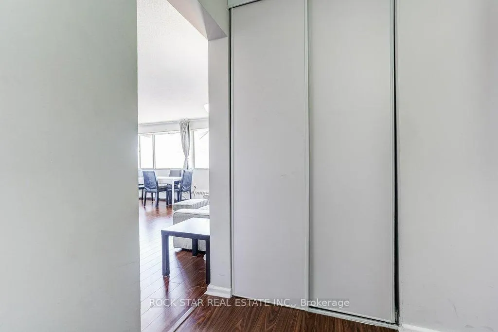 Photo 5 of Unit 708, 10 Sunny Glenway, Toronto, Flemingdon Park — HOMEH
