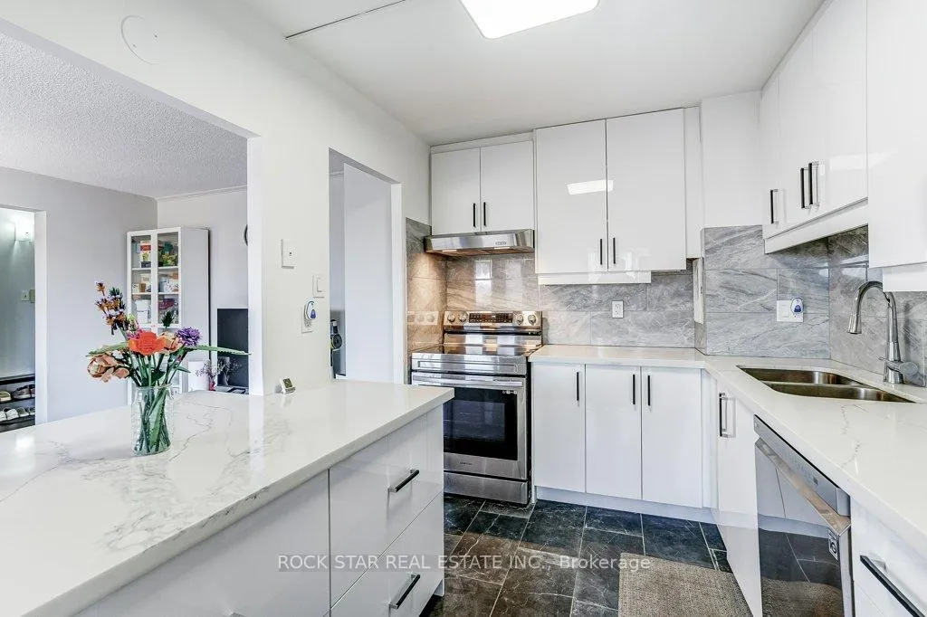 Photo 13 of Unit 708, 10 Sunny Glenway, Toronto, Flemingdon Park — HOMEH