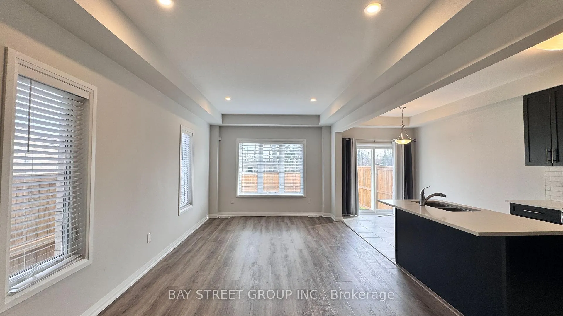 Photo 3 of 9348 White Oak Avenue, Niagara Falls, Lyons Creek — HOMEH