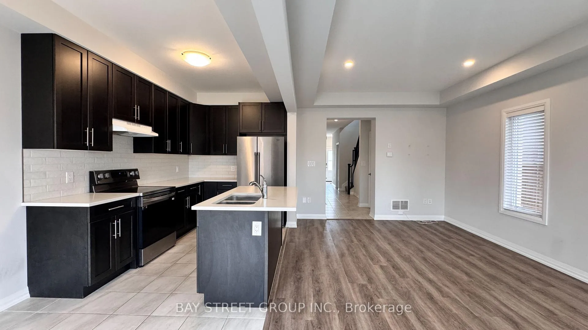 Photo 5 of 9348 White Oak Avenue, Niagara Falls, Lyons Creek — HOMEH