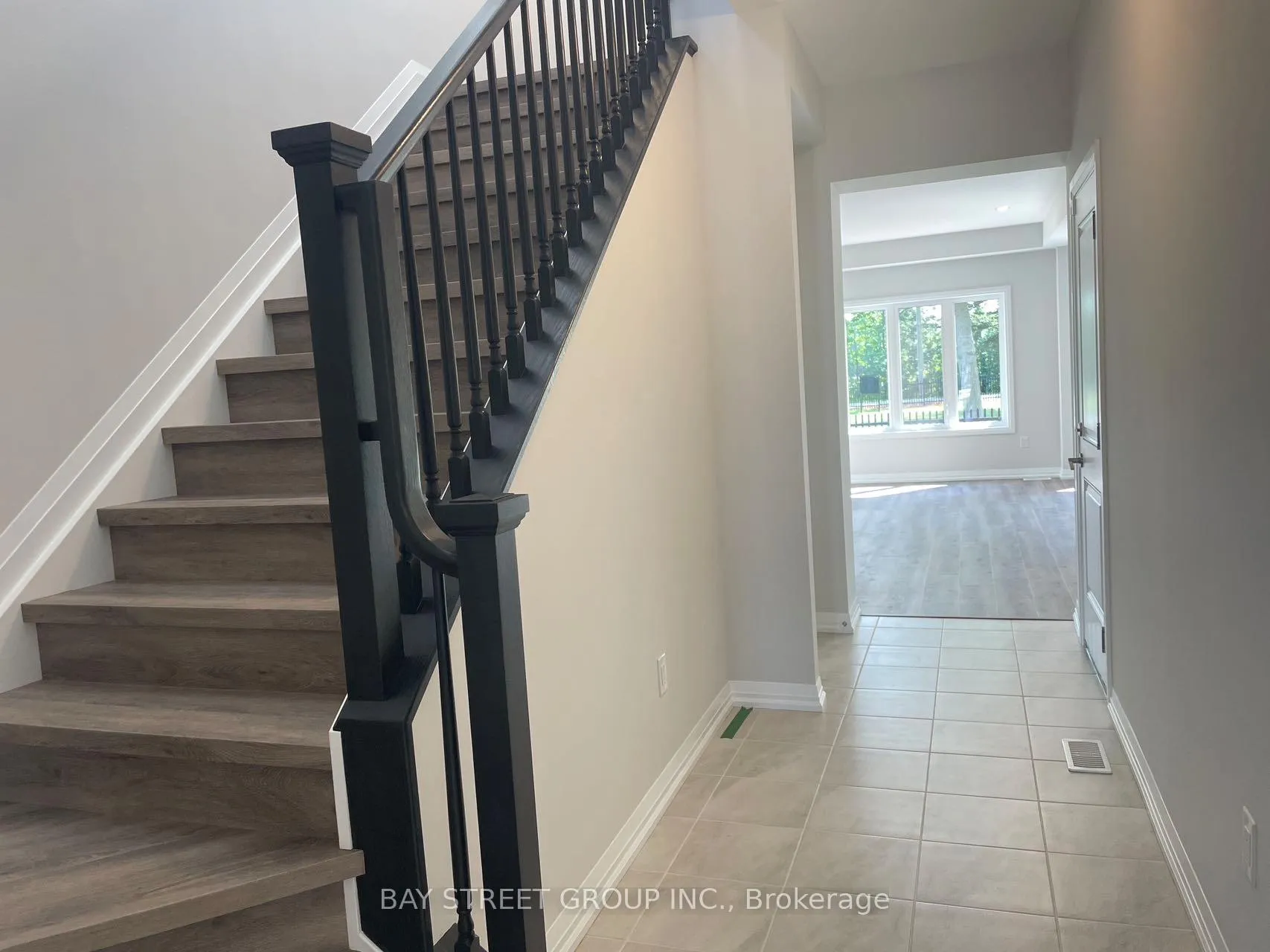 Photo 11 of 9348 White Oak Avenue, Niagara Falls, Lyons Creek — HOMEH