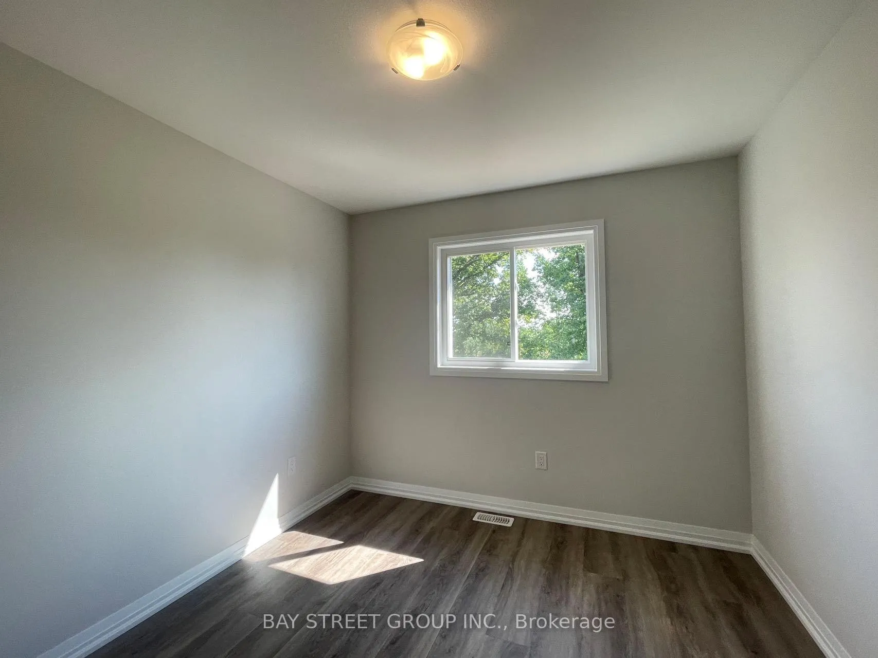 Photo 18 of 9348 White Oak Avenue, Niagara Falls, Lyons Creek — HOMEH