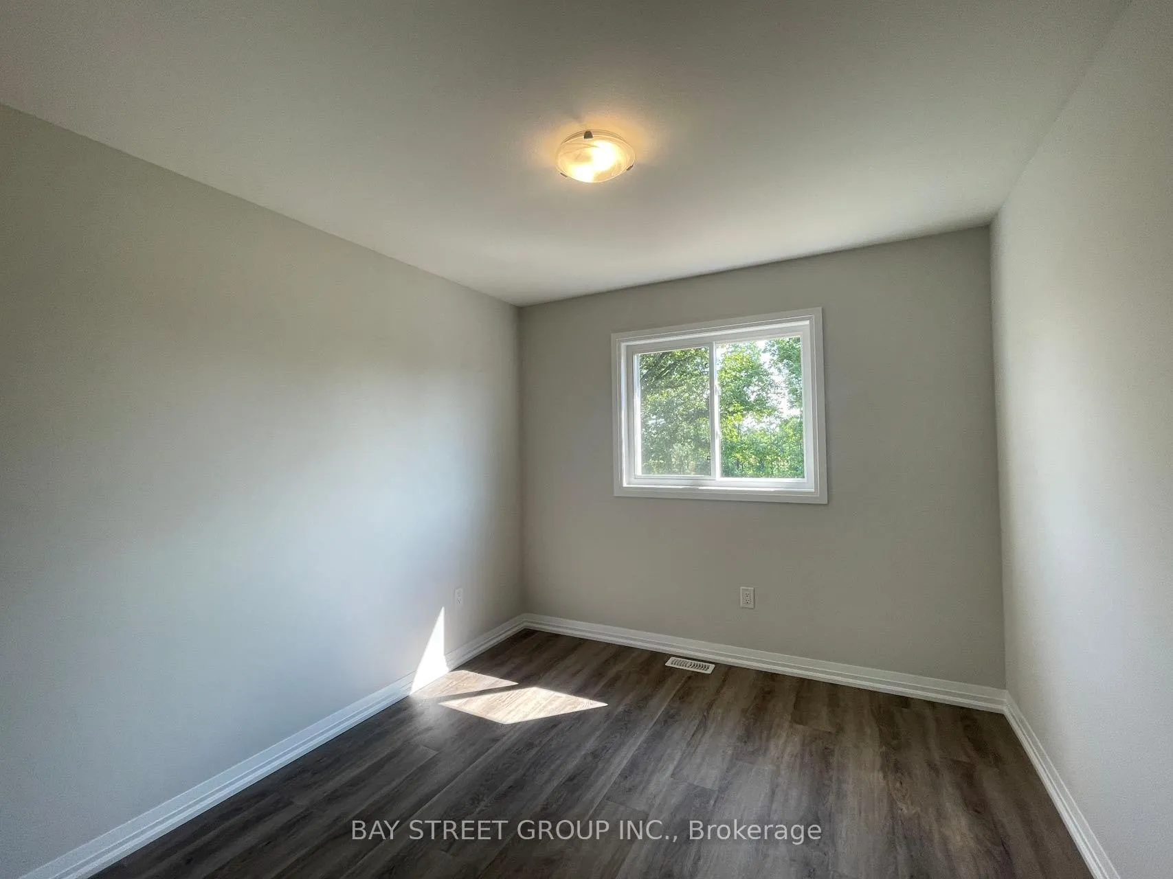 Photo 19 of 9348 White Oak Avenue, Niagara Falls, Lyons Creek — HOMEH