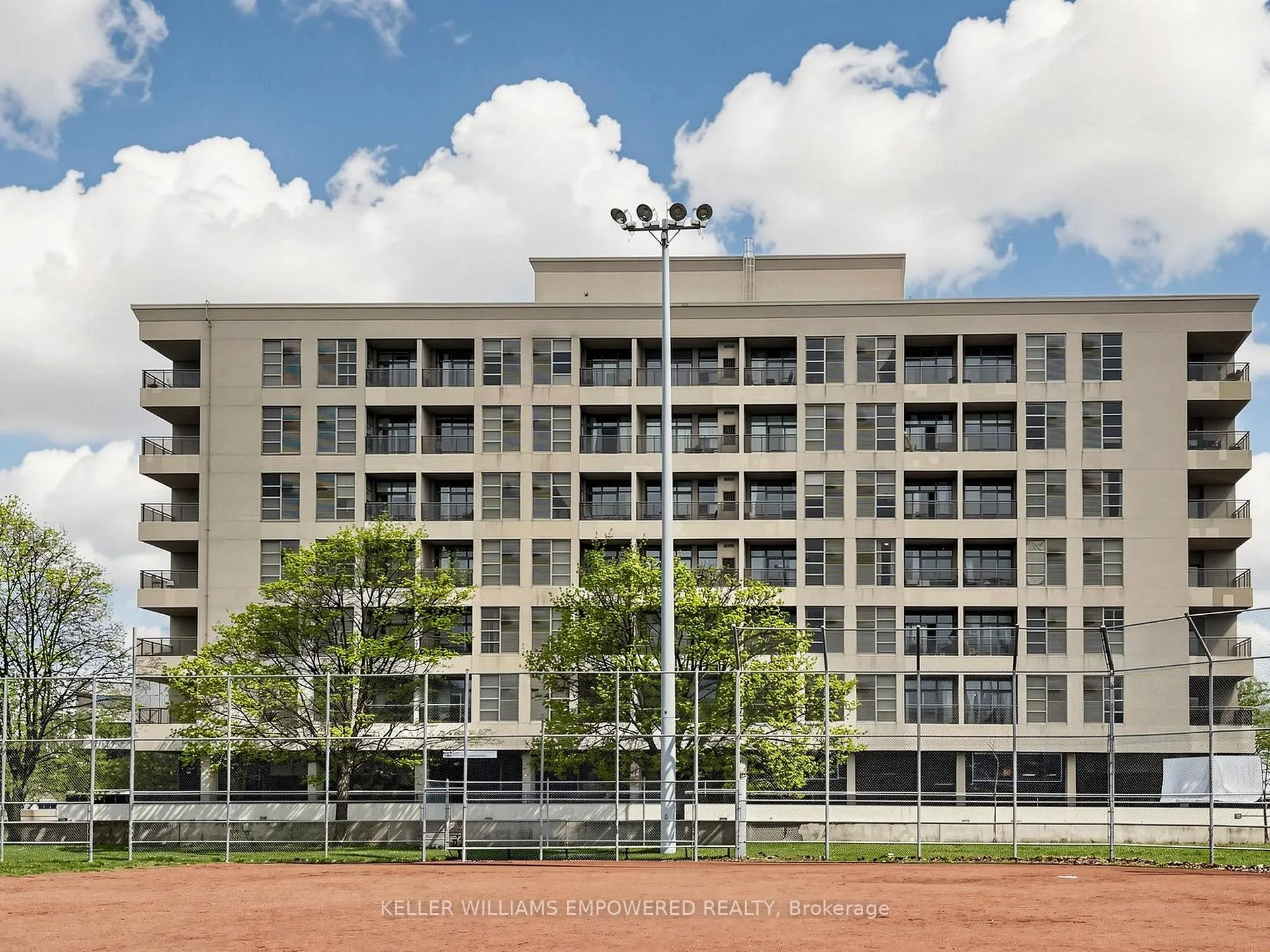 Photo 3 of Unit 316, 1 Leaside Park Drive, Toronto, Leaside — HOMEH