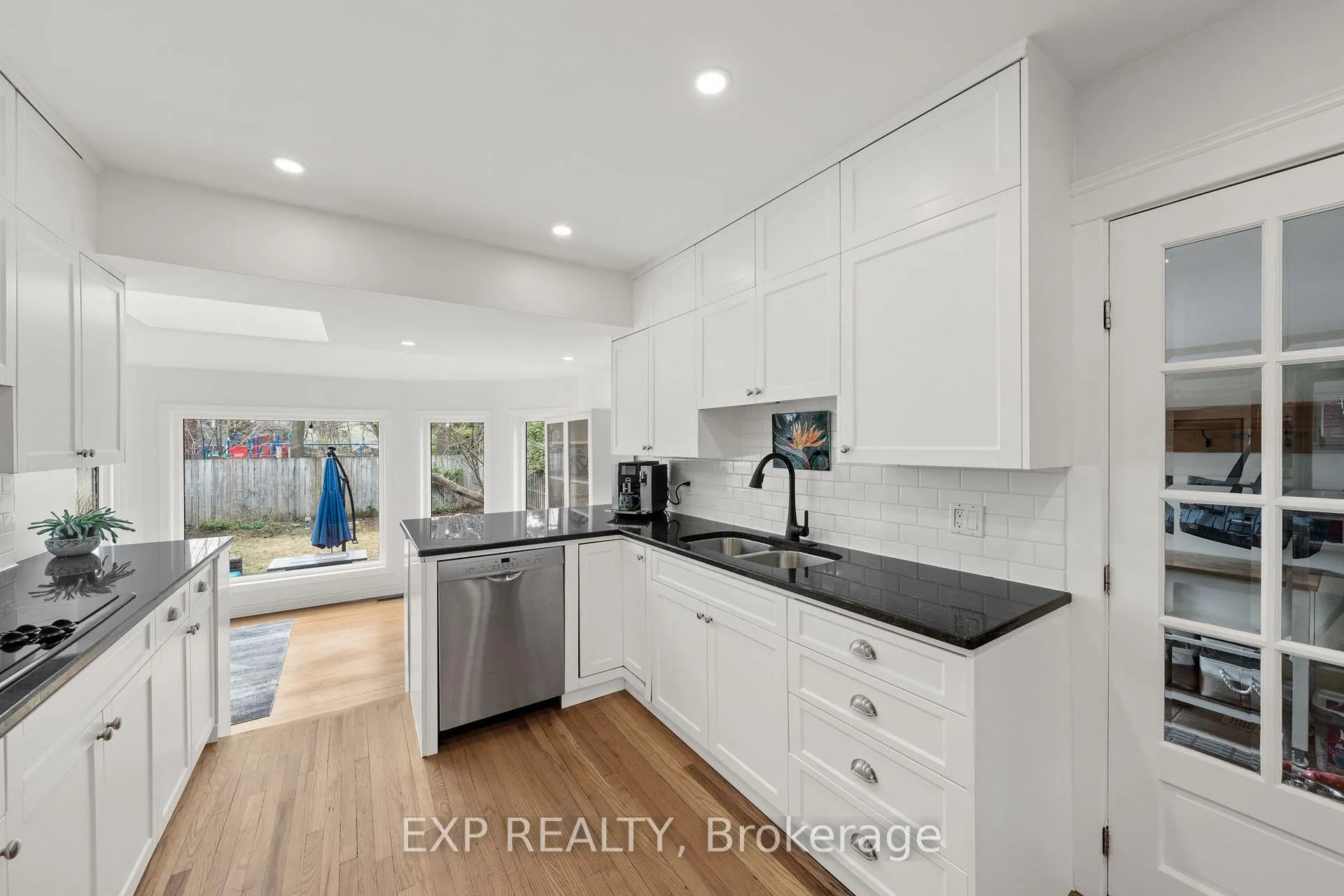 Photo 14 of 10 Lakeside Avenue, Ottawa, Dows Lake — HOMEH