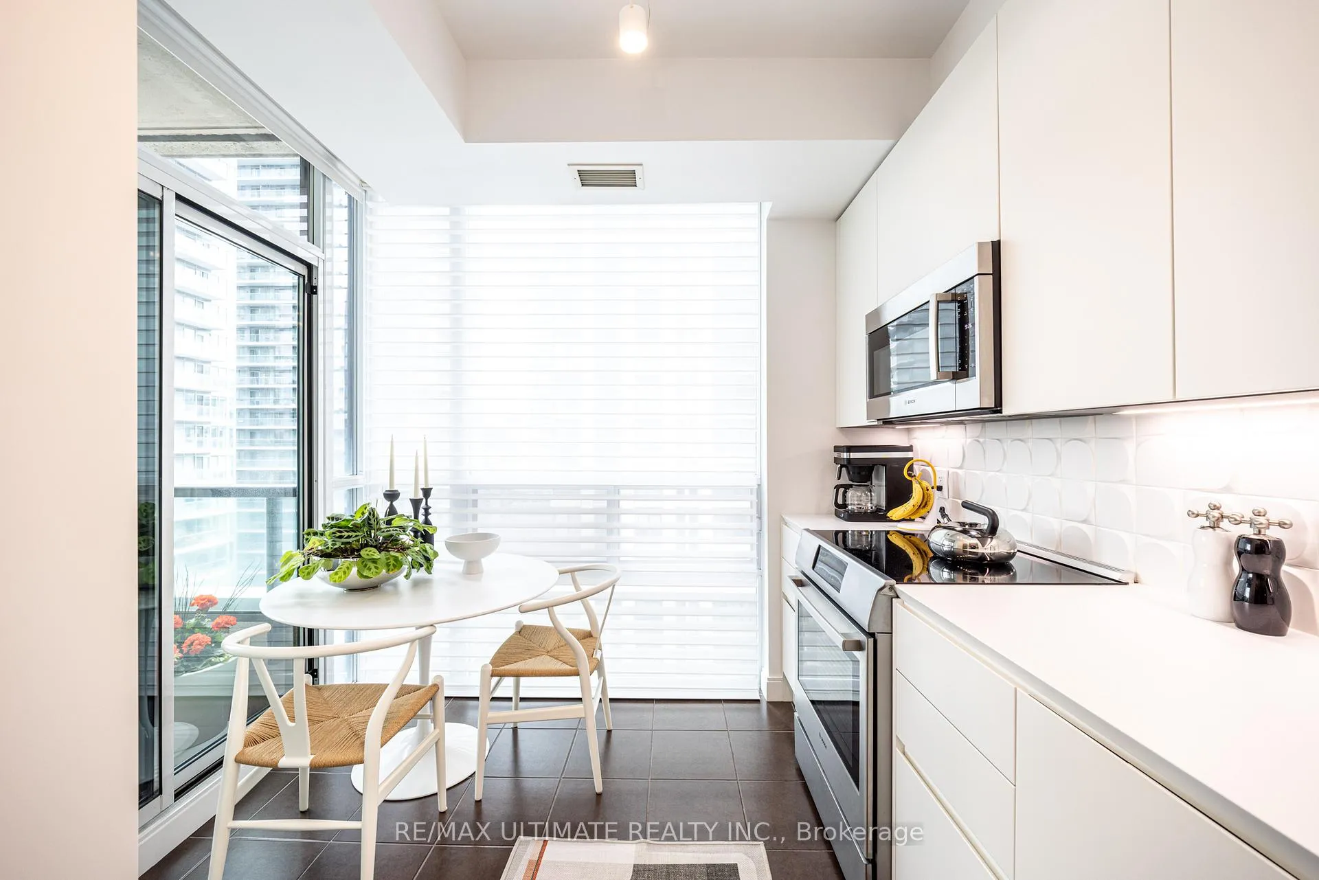 Photo 9 of Unit 1403, 88 Broadway Avenue, Toronto, Mount Pleasant West — HOMEH