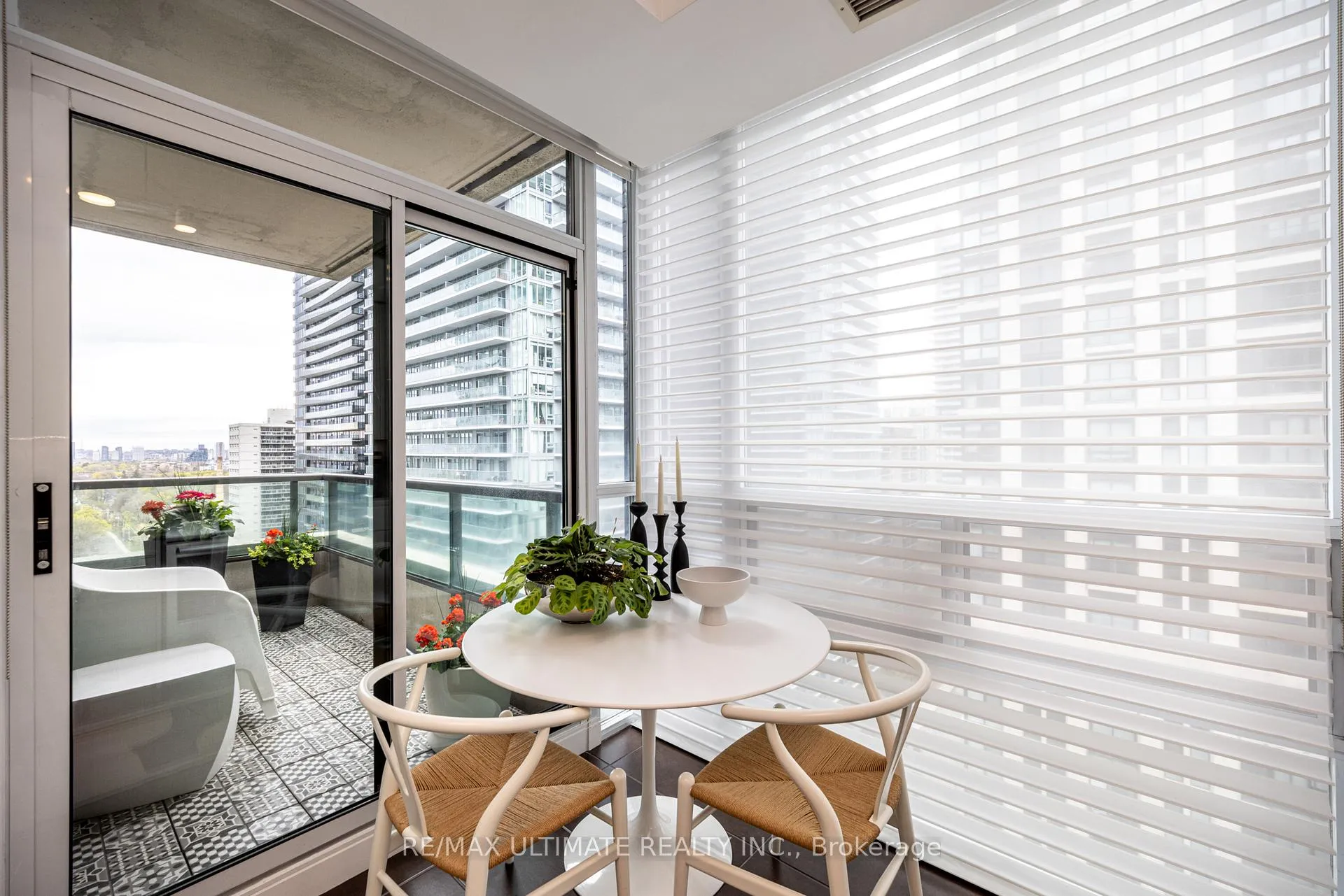 Photo 10 of Unit 1403, 88 Broadway Avenue, Toronto, Mount Pleasant West — HOMEH