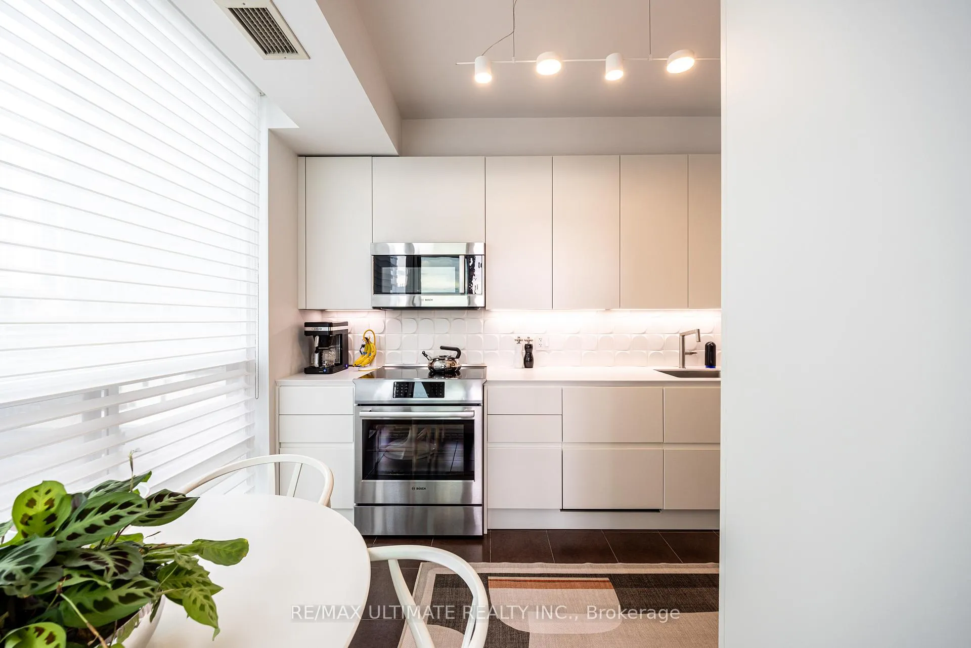 Photo 14 of Unit 1403, 88 Broadway Avenue, Toronto, Mount Pleasant West — HOMEH