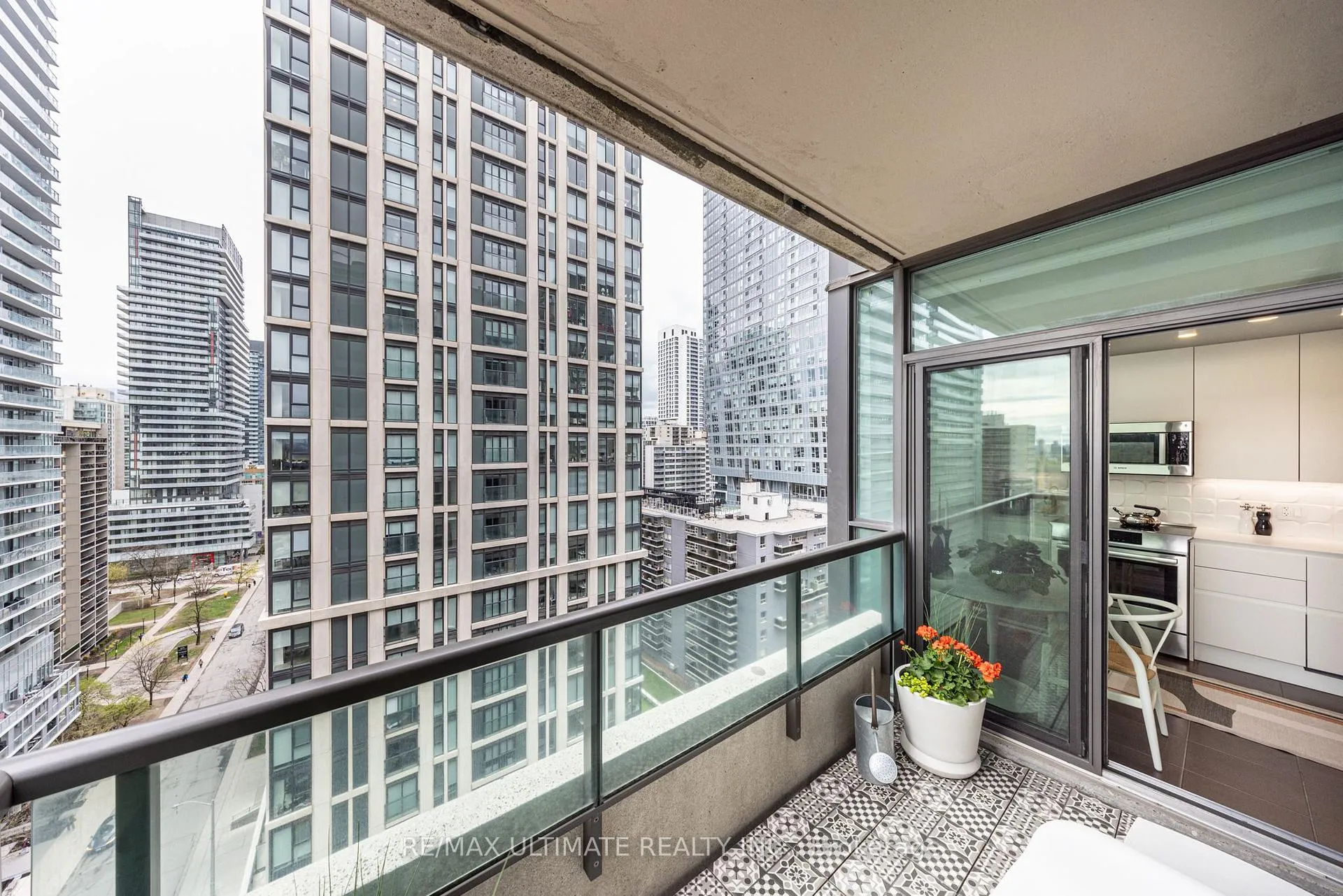 Photo 17 of Unit 1403, 88 Broadway Avenue, Toronto, Mount Pleasant West — HOMEH