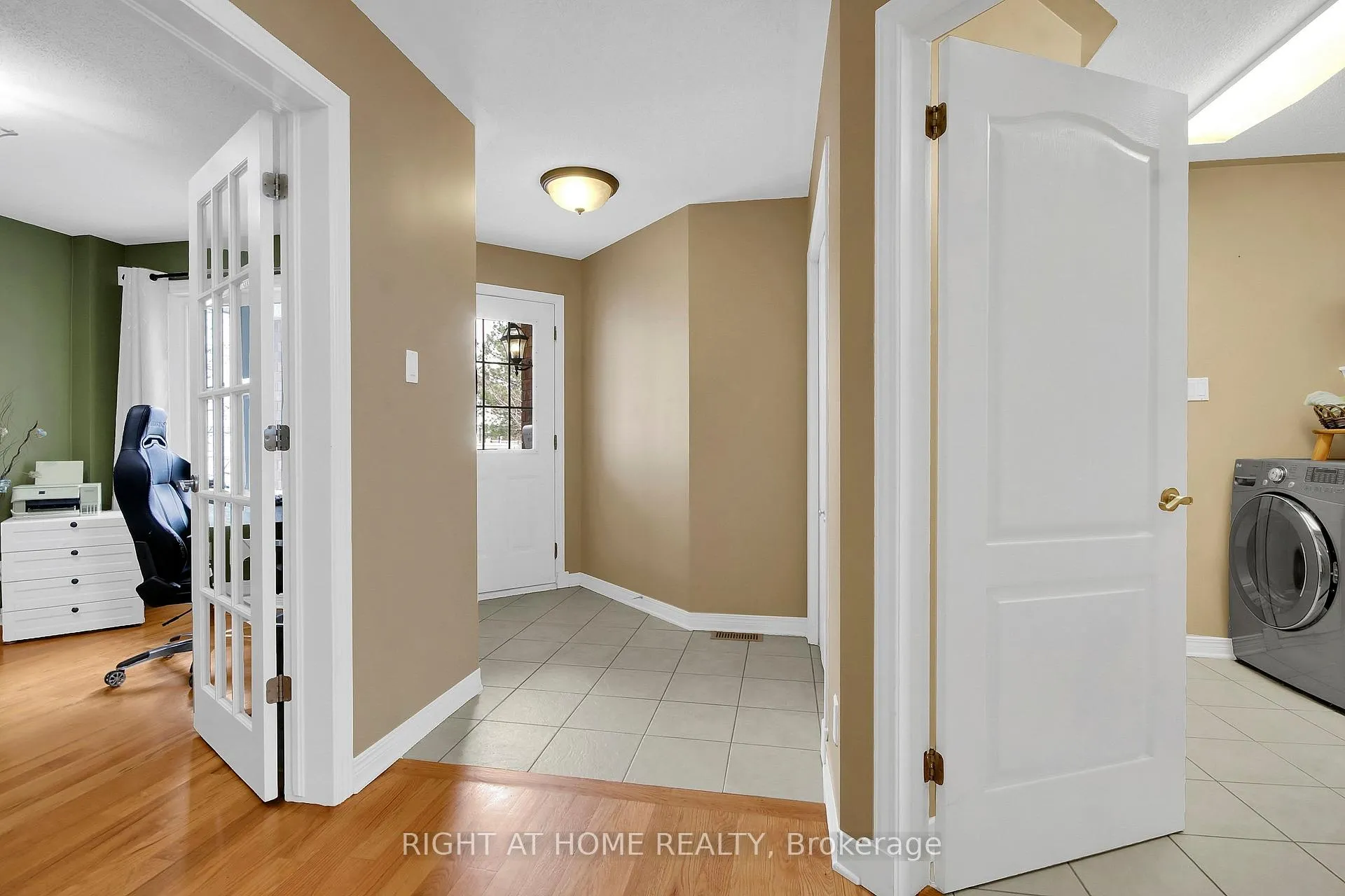 Photo 2 of 4162 Wolfe Point Way, Ottawa, Riverside South/Gloucester Glen — HOMEH