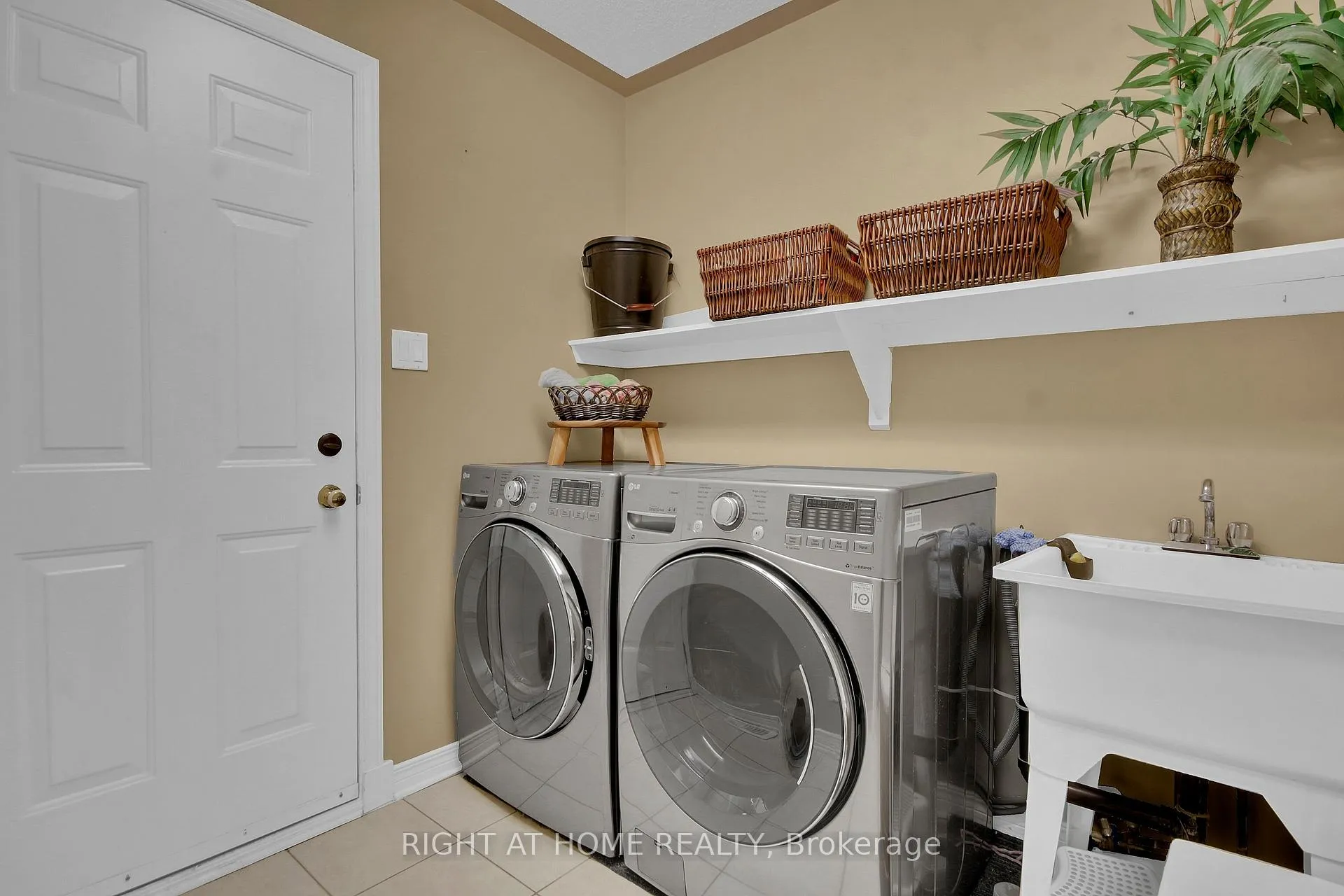 Photo 5 of 4162 Wolfe Point Way, Ottawa, Riverside South/Gloucester Glen — HOMEH