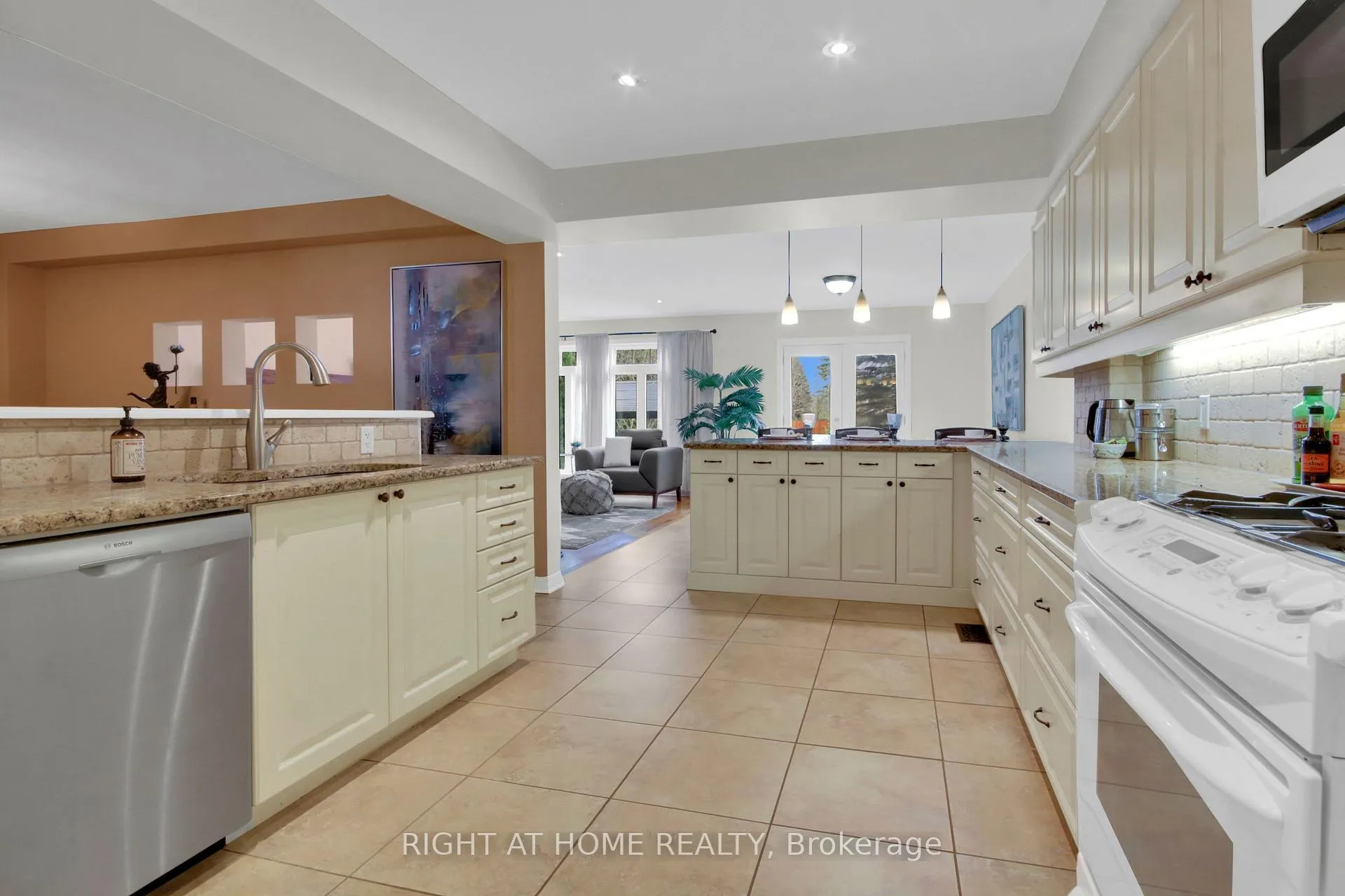 Photo 15 of 4162 Wolfe Point Way, Ottawa, Riverside South/Gloucester Glen — HOMEH