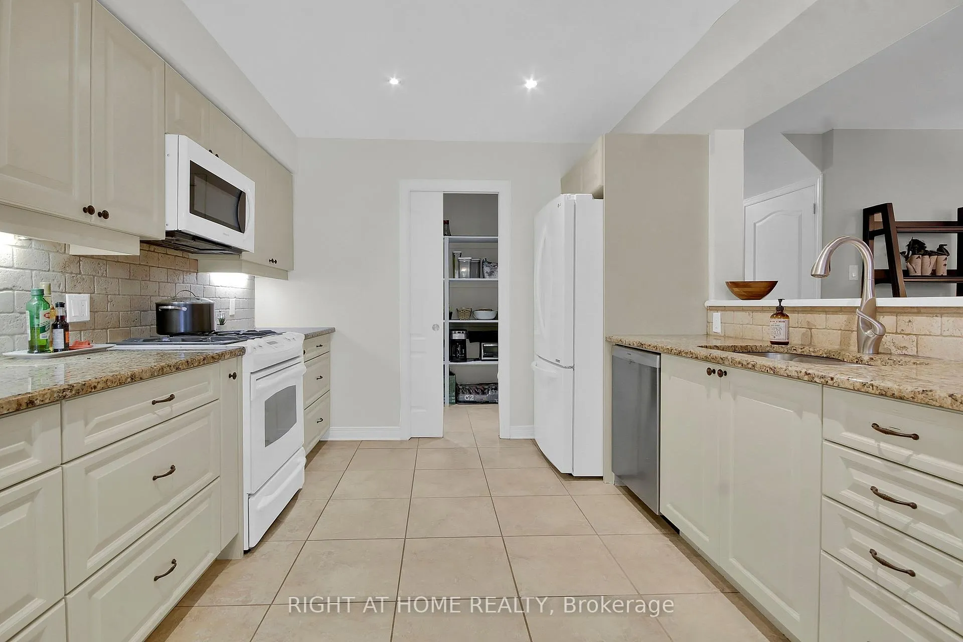 Photo 16 of 4162 Wolfe Point Way, Ottawa, Riverside South/Gloucester Glen — HOMEH