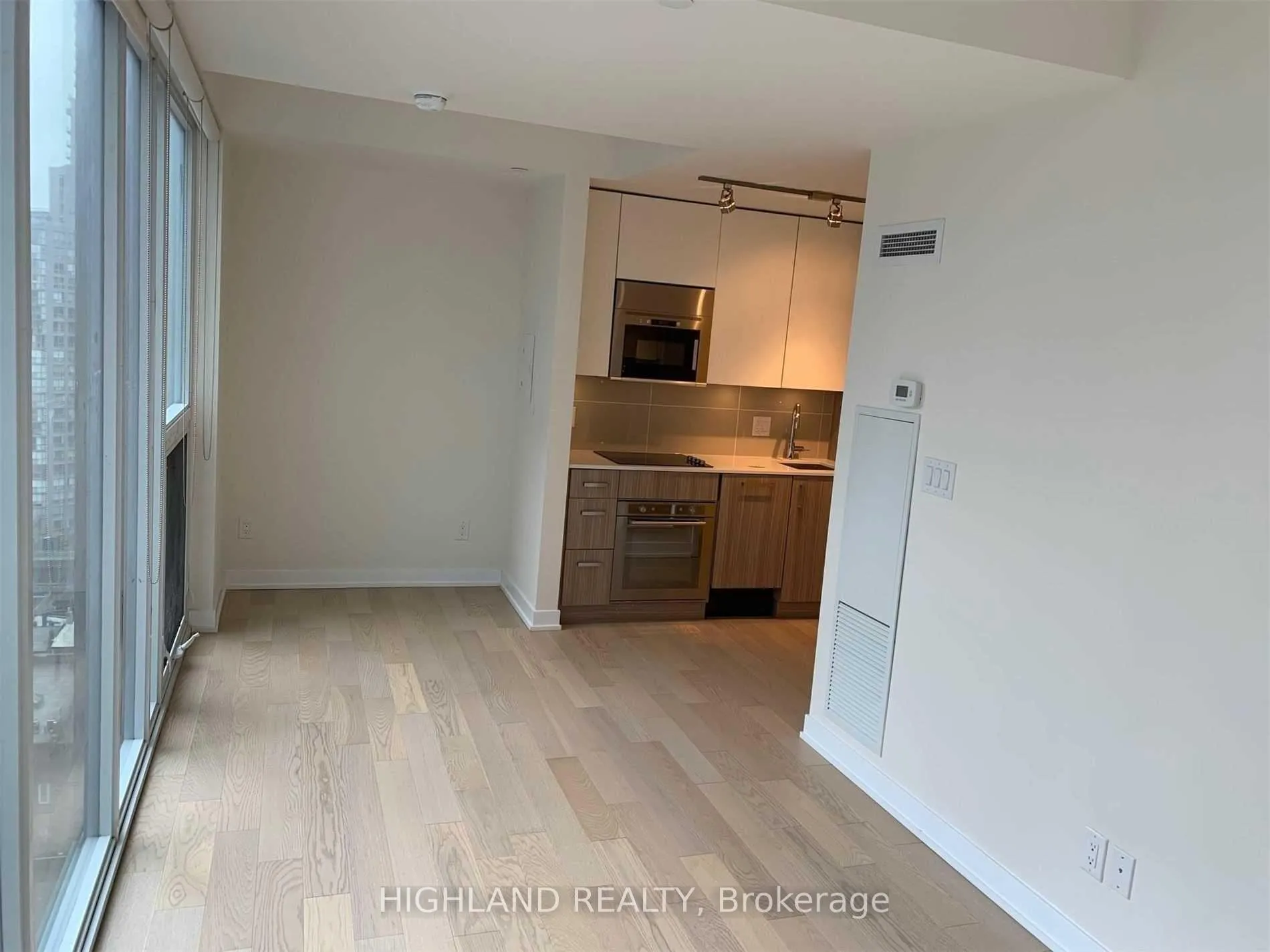 Photo 5 of Unit 1606, 17 Dundonald Street, Toronto, Church-Yonge Corridor — HOMEH