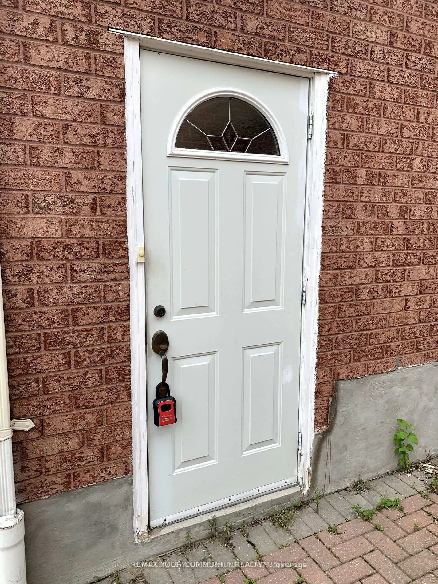 Photo 2 of Unit BSMT, 136 Dina Road, Vaughan, Maple — HOMEH