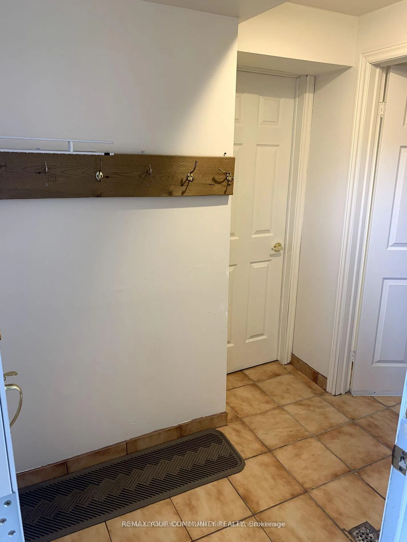 Photo 3 of Unit BSMT, 136 Dina Road, Vaughan, Maple — HOMEH