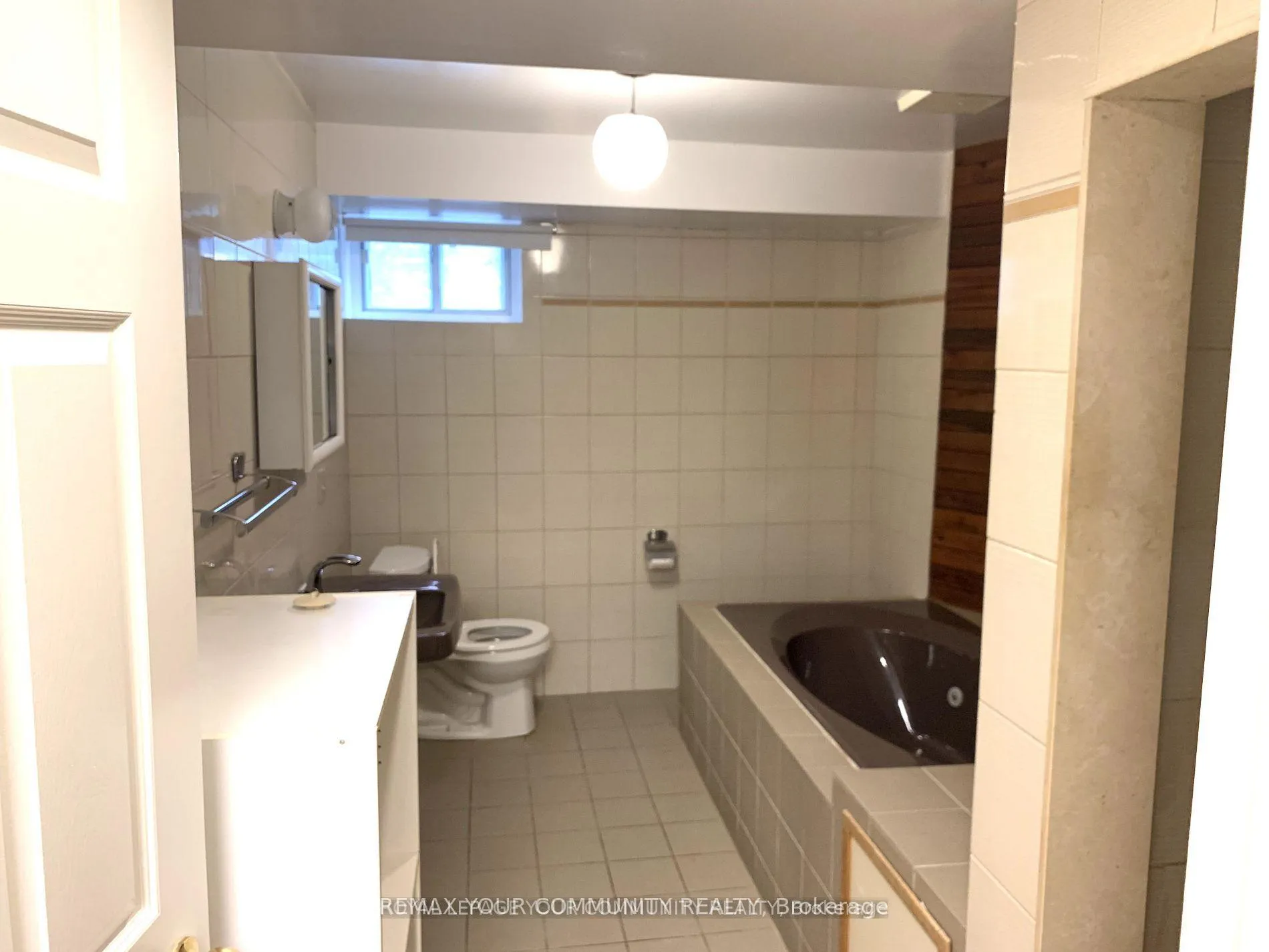 Photo 12 of Unit BSMT, 136 Dina Road, Vaughan, Maple — HOMEH