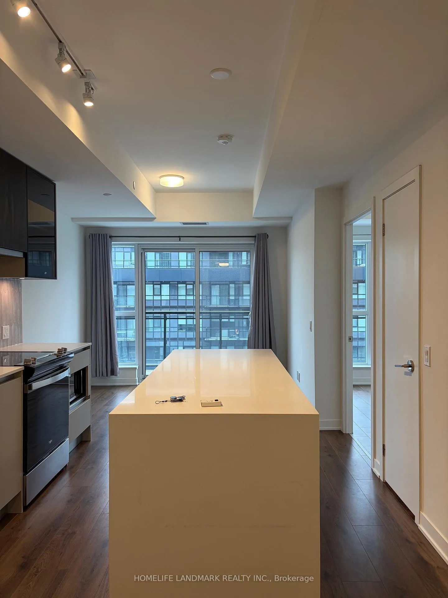 Photo 1 of Unit 814, 405 Dundas Street W, Oakville, Glenorchy — HOMEH