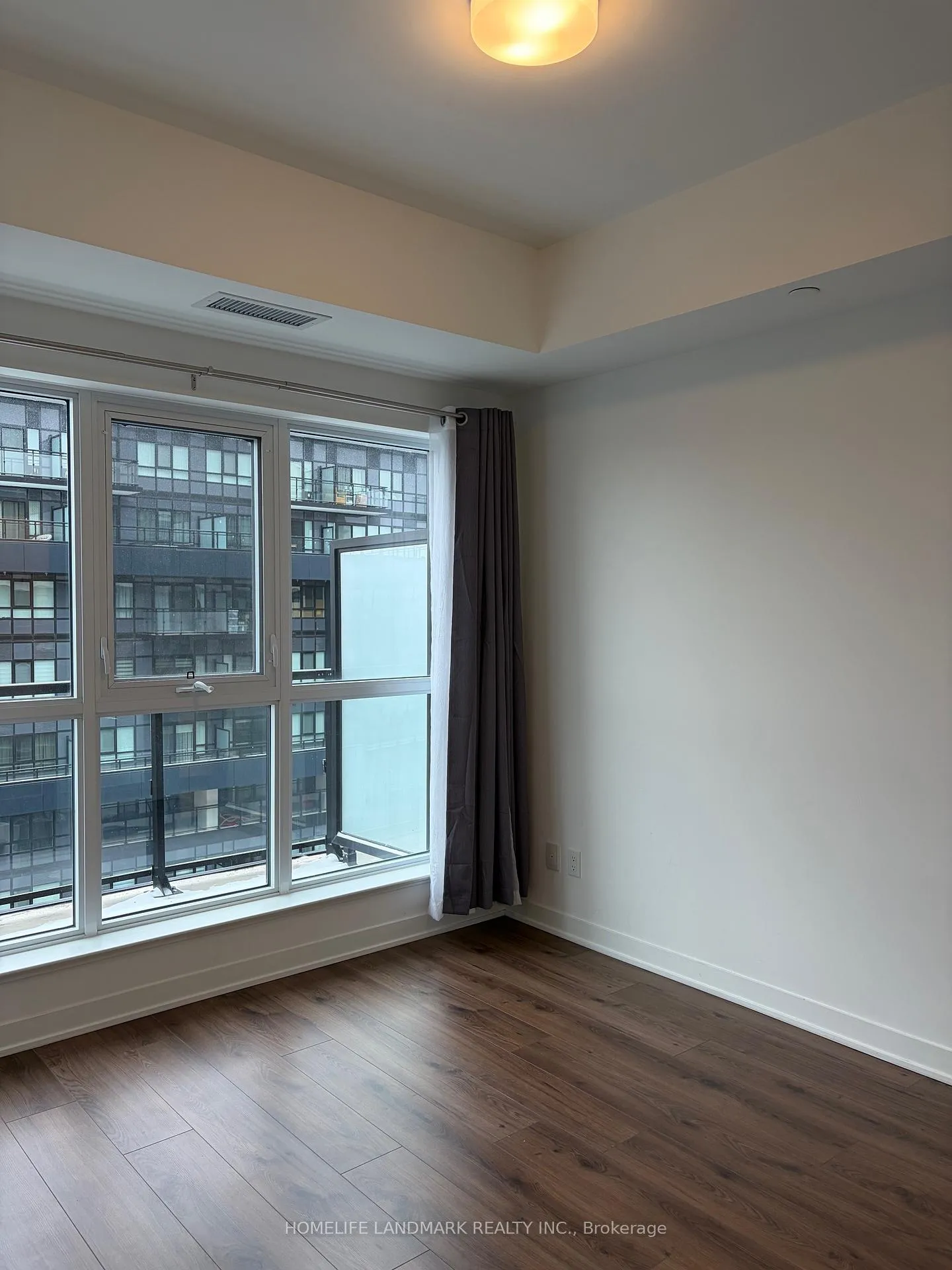 Photo 3 of Unit 814, 405 Dundas Street W, Oakville, Glenorchy — HOMEH