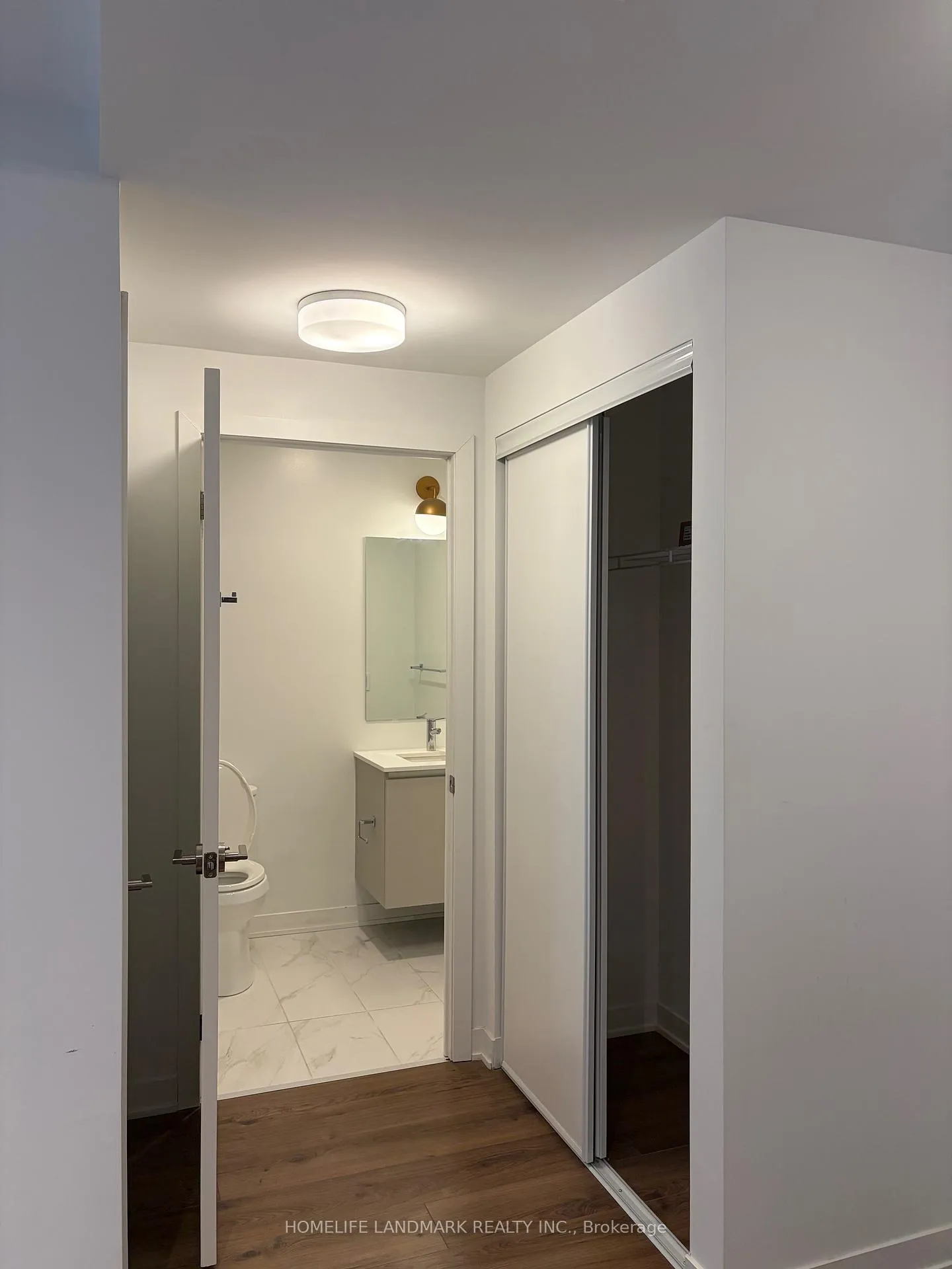 Photo 4 of Unit 814, 405 Dundas Street W, Oakville, Glenorchy — HOMEH