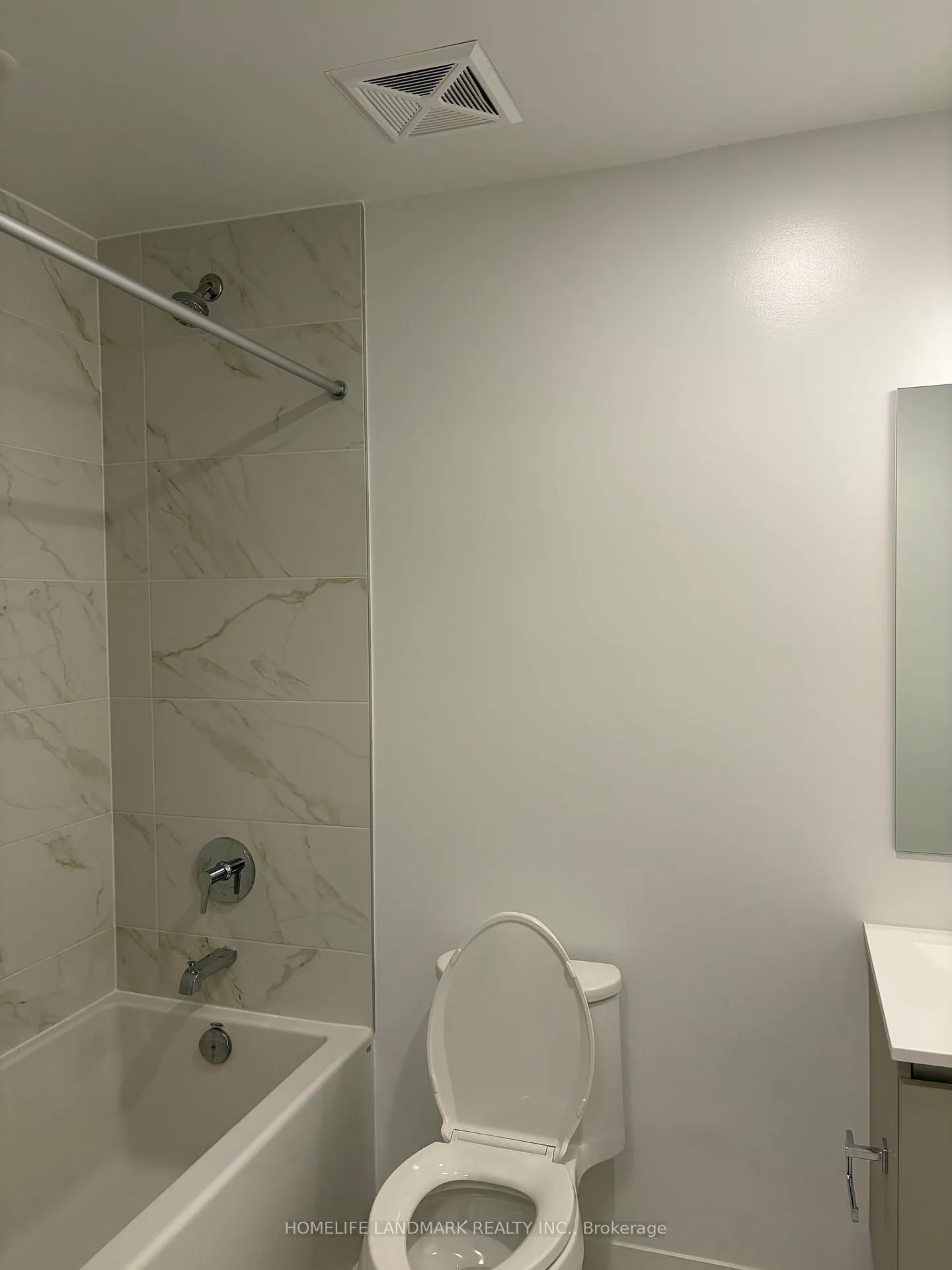 Photo 5 of Unit 814, 405 Dundas Street W, Oakville, Glenorchy — HOMEH
