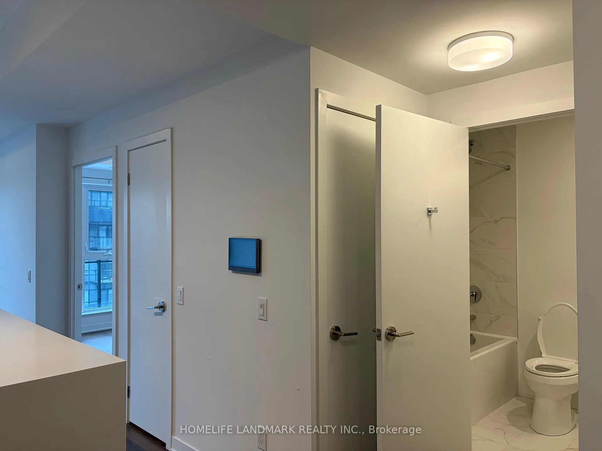 Photo 7 of Unit 814, 405 Dundas Street W, Oakville, Glenorchy — HOMEH