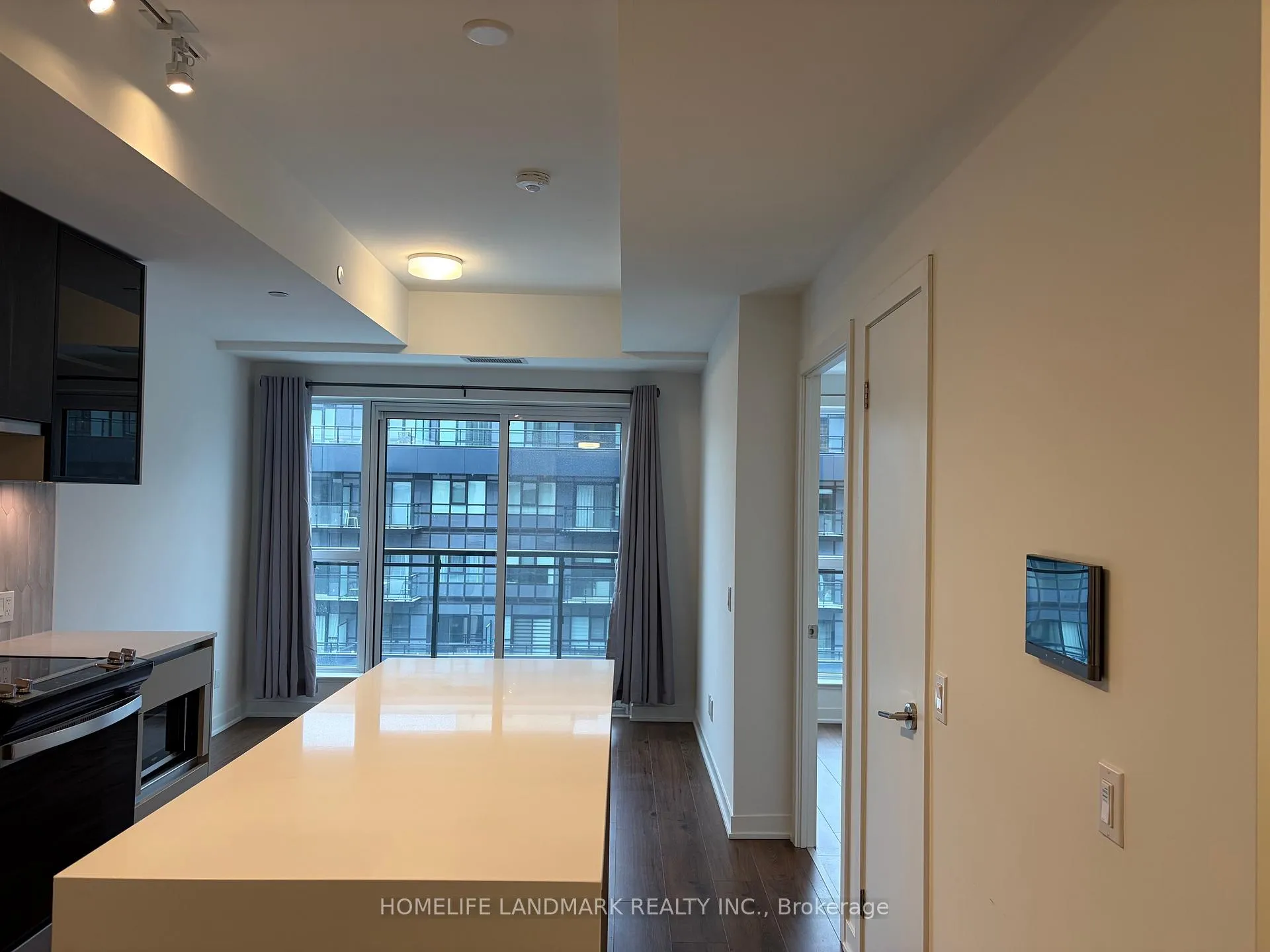 Photo 8 of Unit 814, 405 Dundas Street W, Oakville, Glenorchy — HOMEH