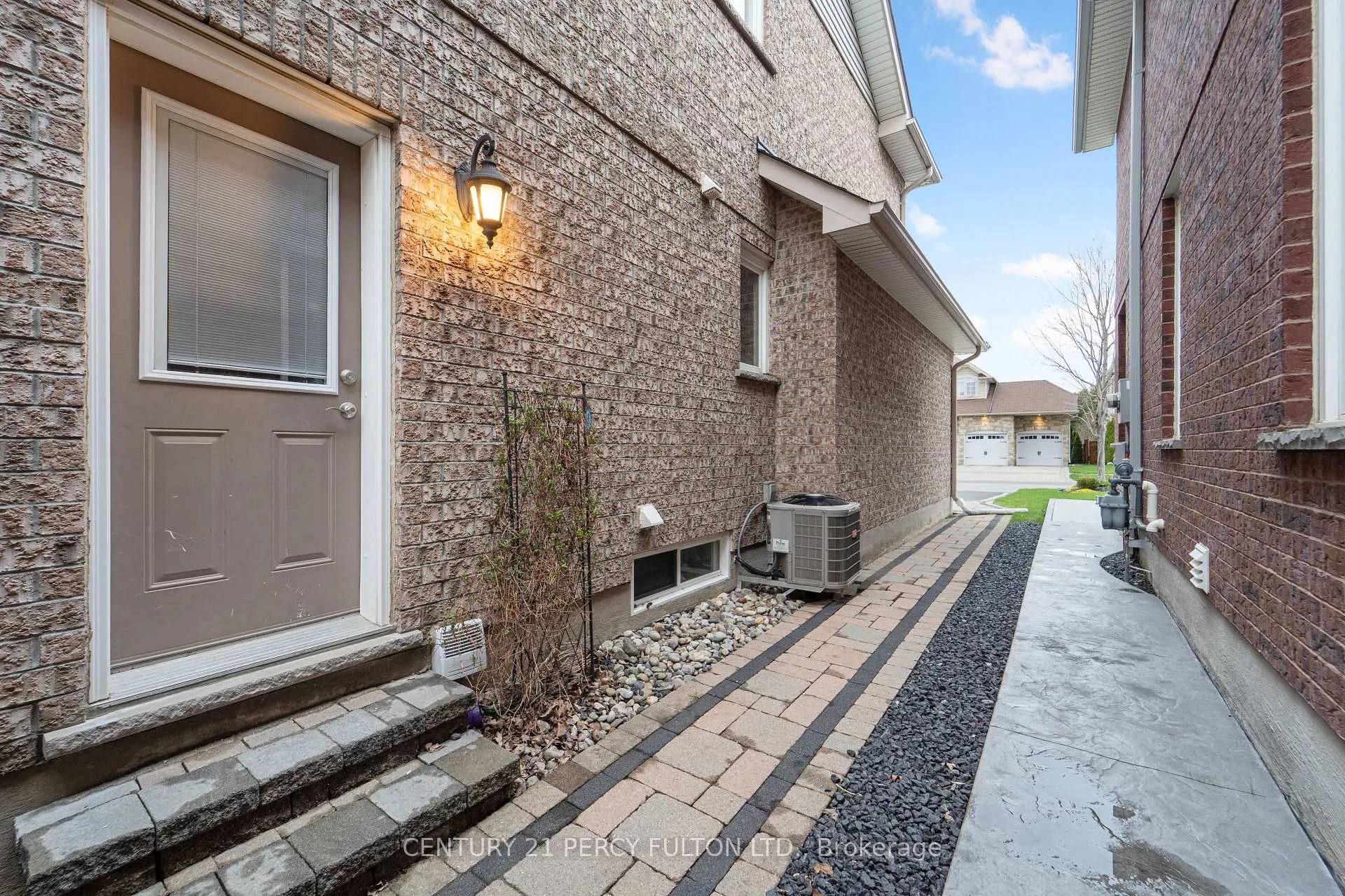 Photo 3 of Unit Basement, 2337 Pindar Crescent, Oshawa, Kedron — HOMEH