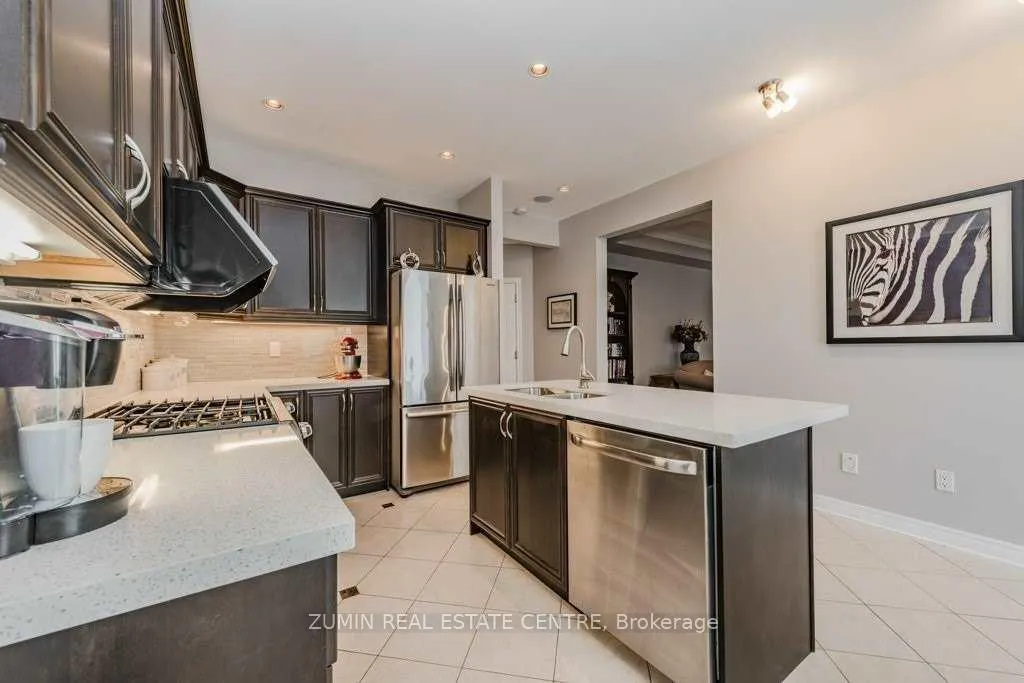 Photo 5 of 4633 Cornerstone Drive, Burlington, Alton — HOMEH