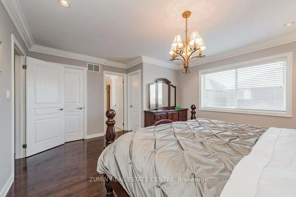 Photo 7 of 4633 Cornerstone Drive, Burlington, Alton — HOMEH