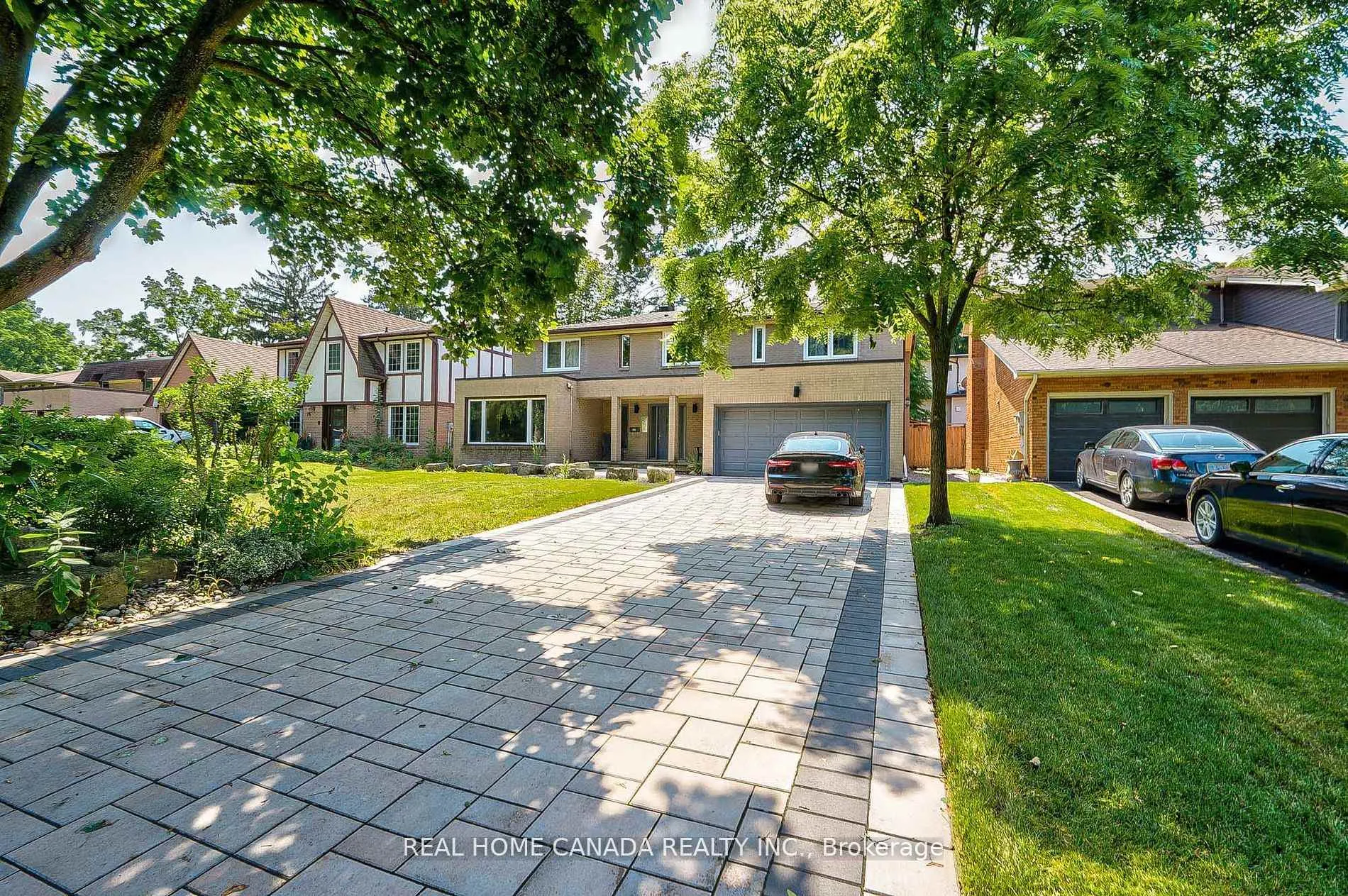 Photo 1 of 82 Arkendo Drive, Oakville, Ford — HOMEH