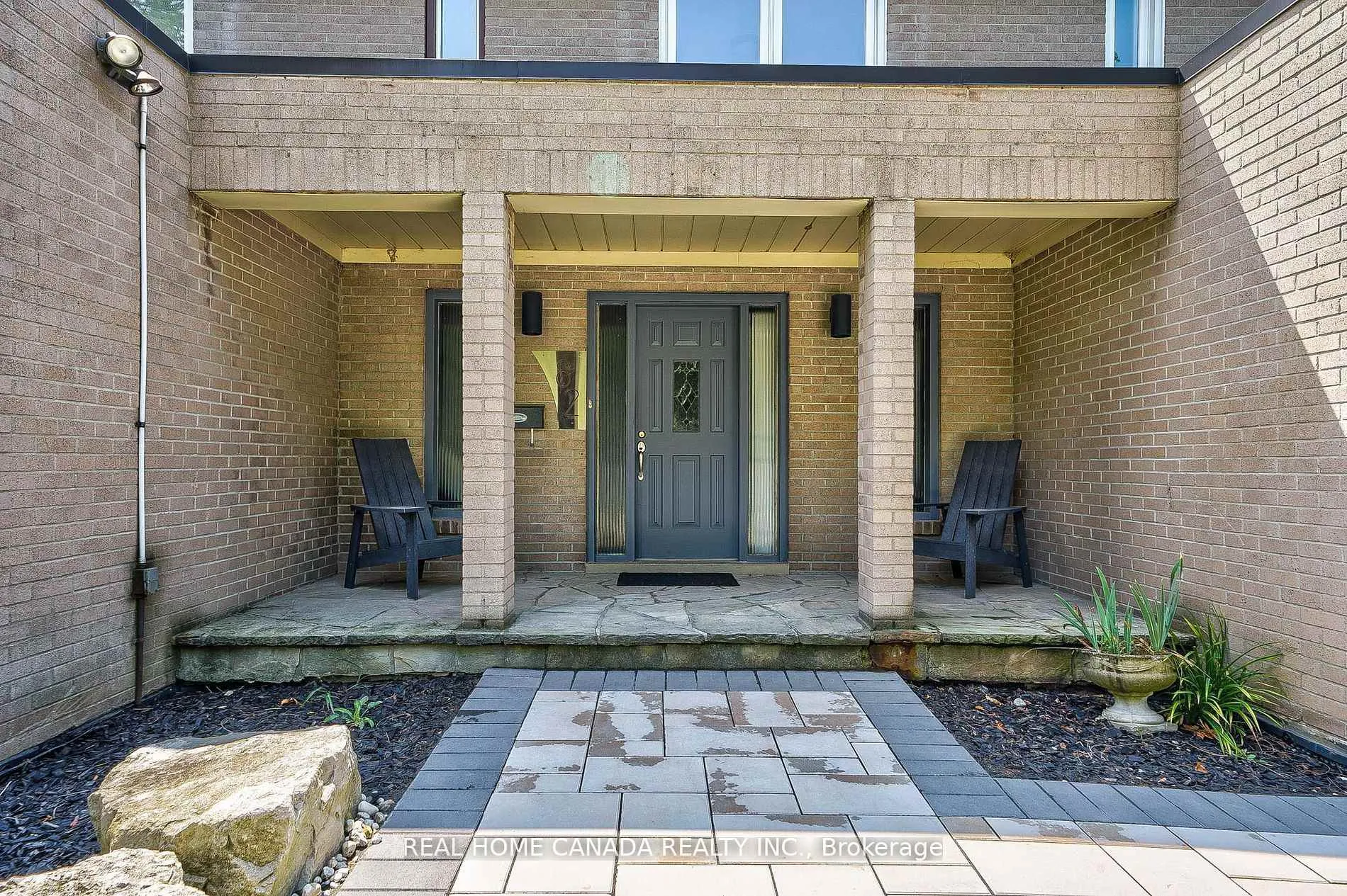 Photo 2 of 82 Arkendo Drive, Oakville, Ford — HOMEH