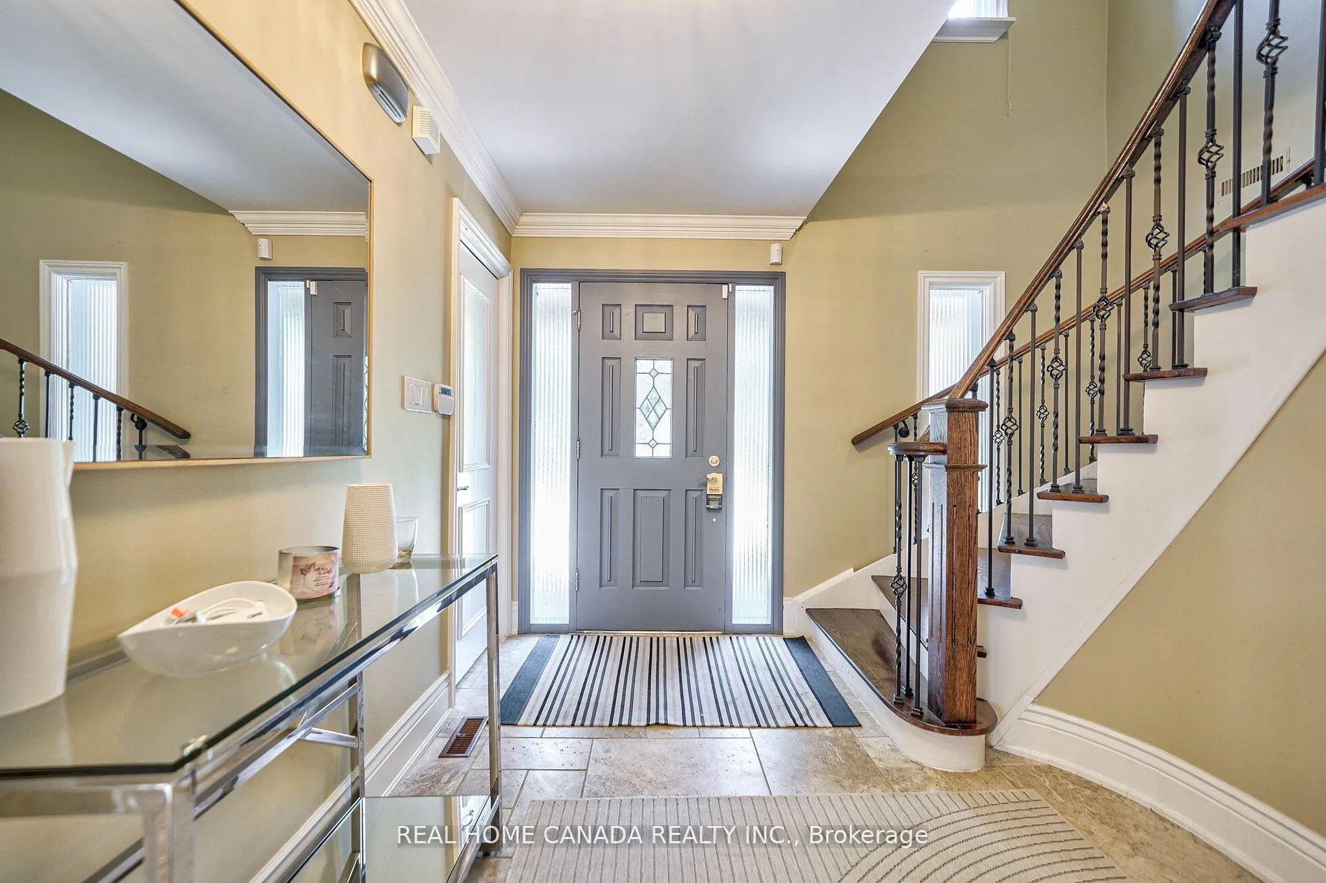 Photo 3 of 82 Arkendo Drive, Oakville, Ford — HOMEH