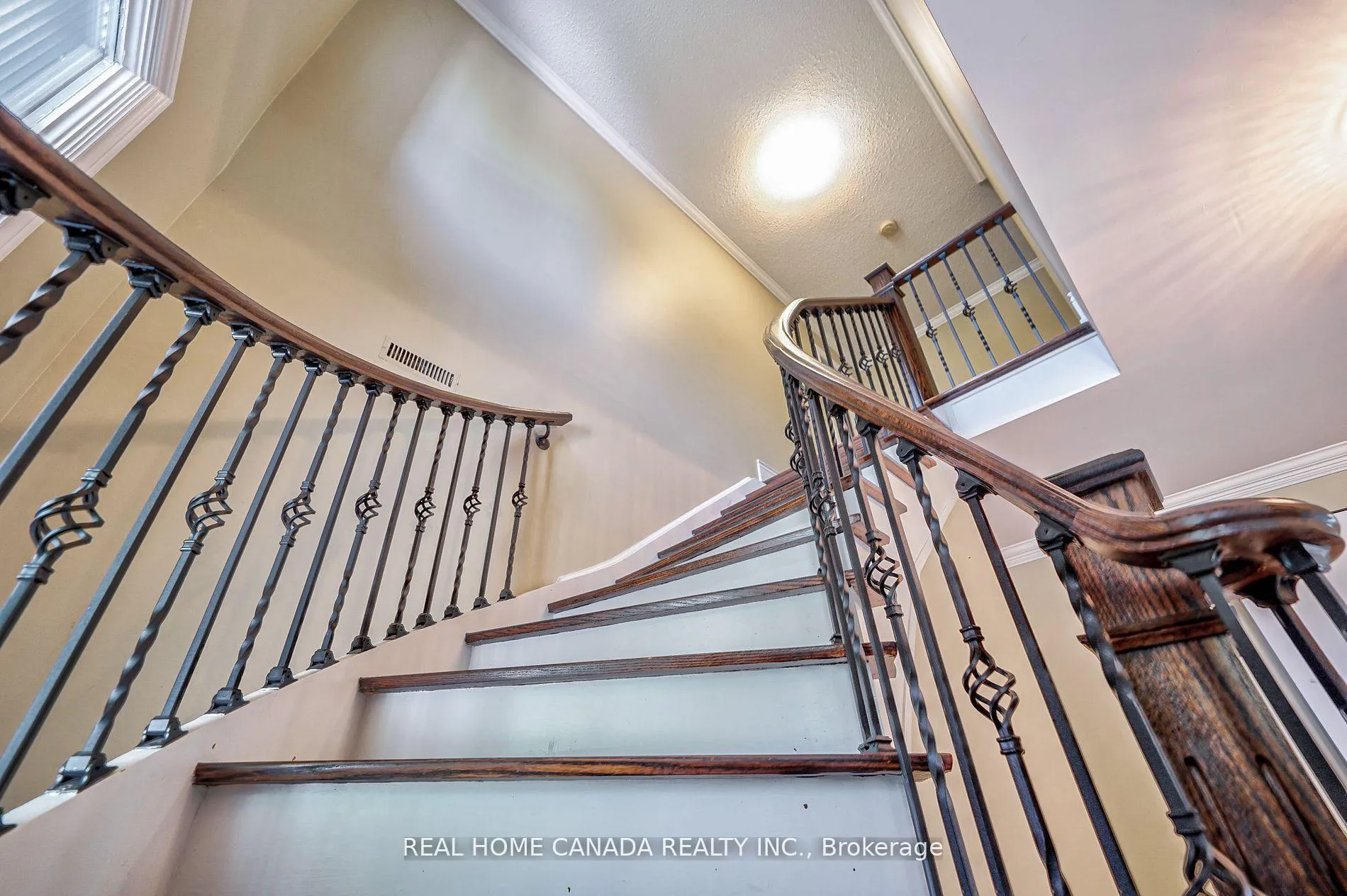 Photo 6 of 82 Arkendo Drive, Oakville, Ford — HOMEH