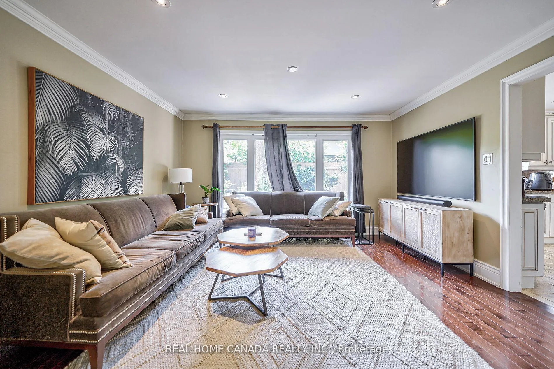 Photo 9 of 82 Arkendo Drive, Oakville, Ford — HOMEH