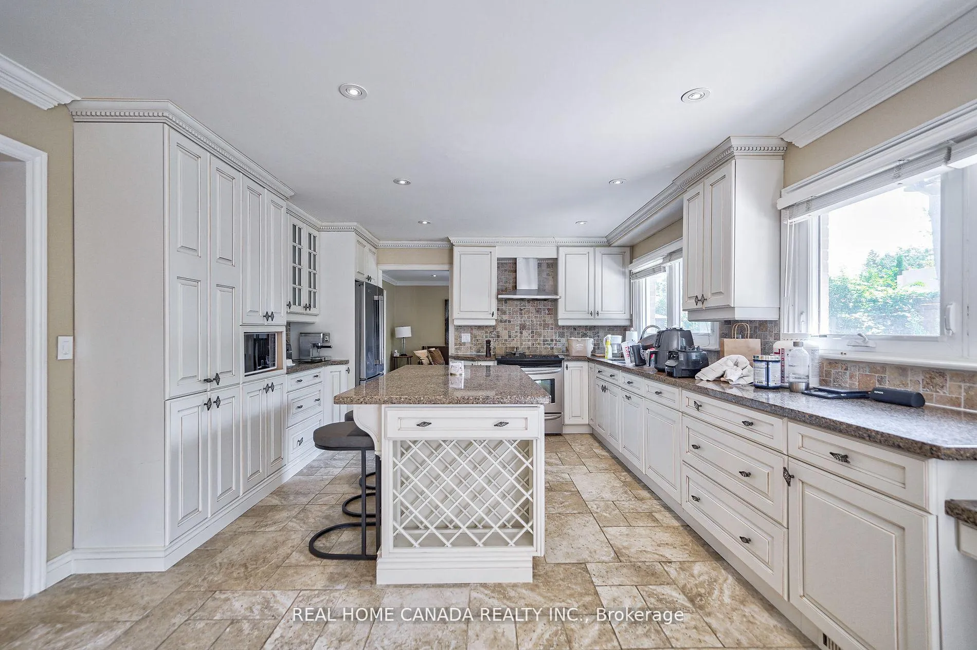 Photo 12 of 82 Arkendo Drive, Oakville, Ford — HOMEH