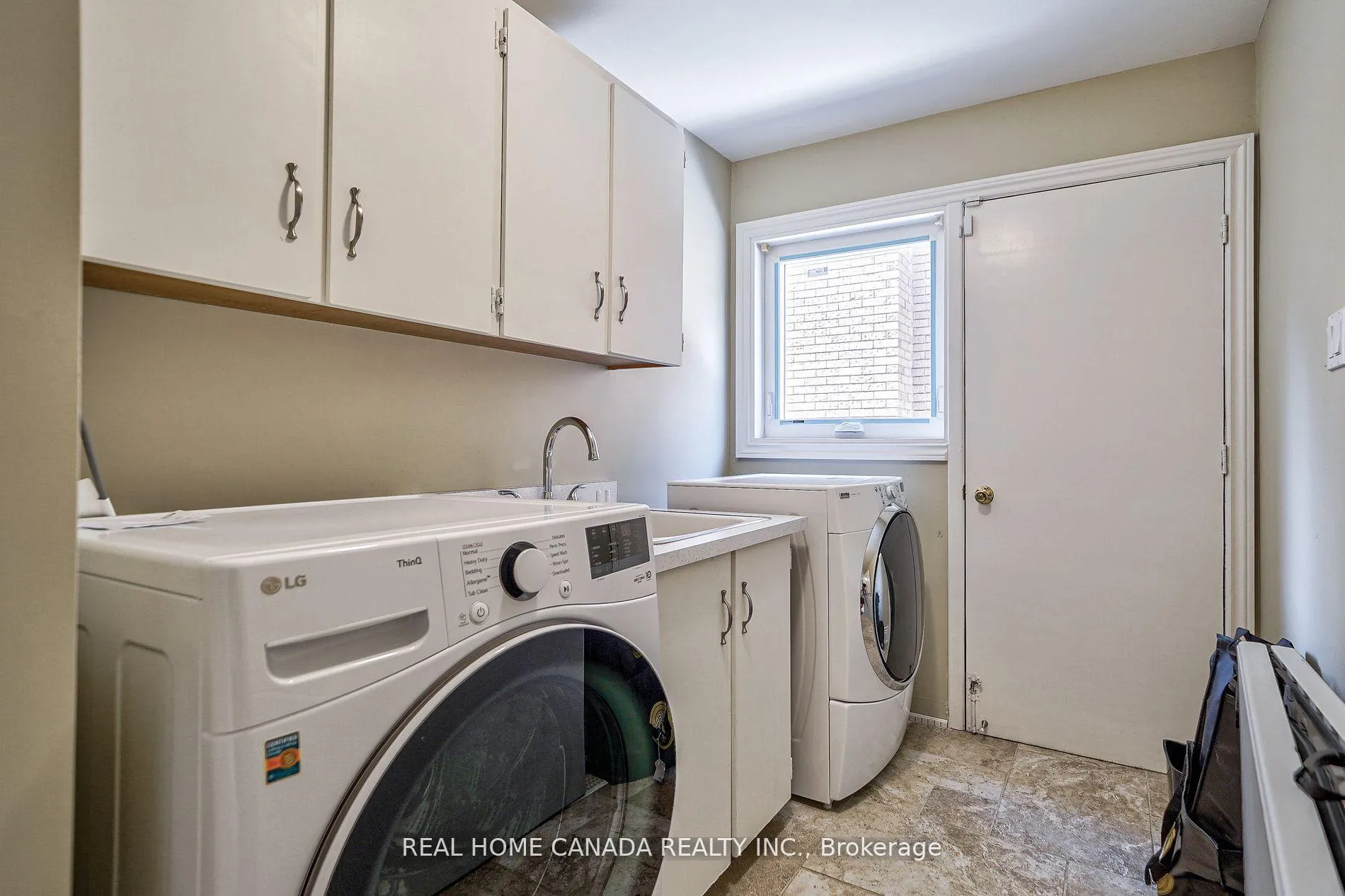 Photo 17 of 82 Arkendo Drive, Oakville, Ford — HOMEH