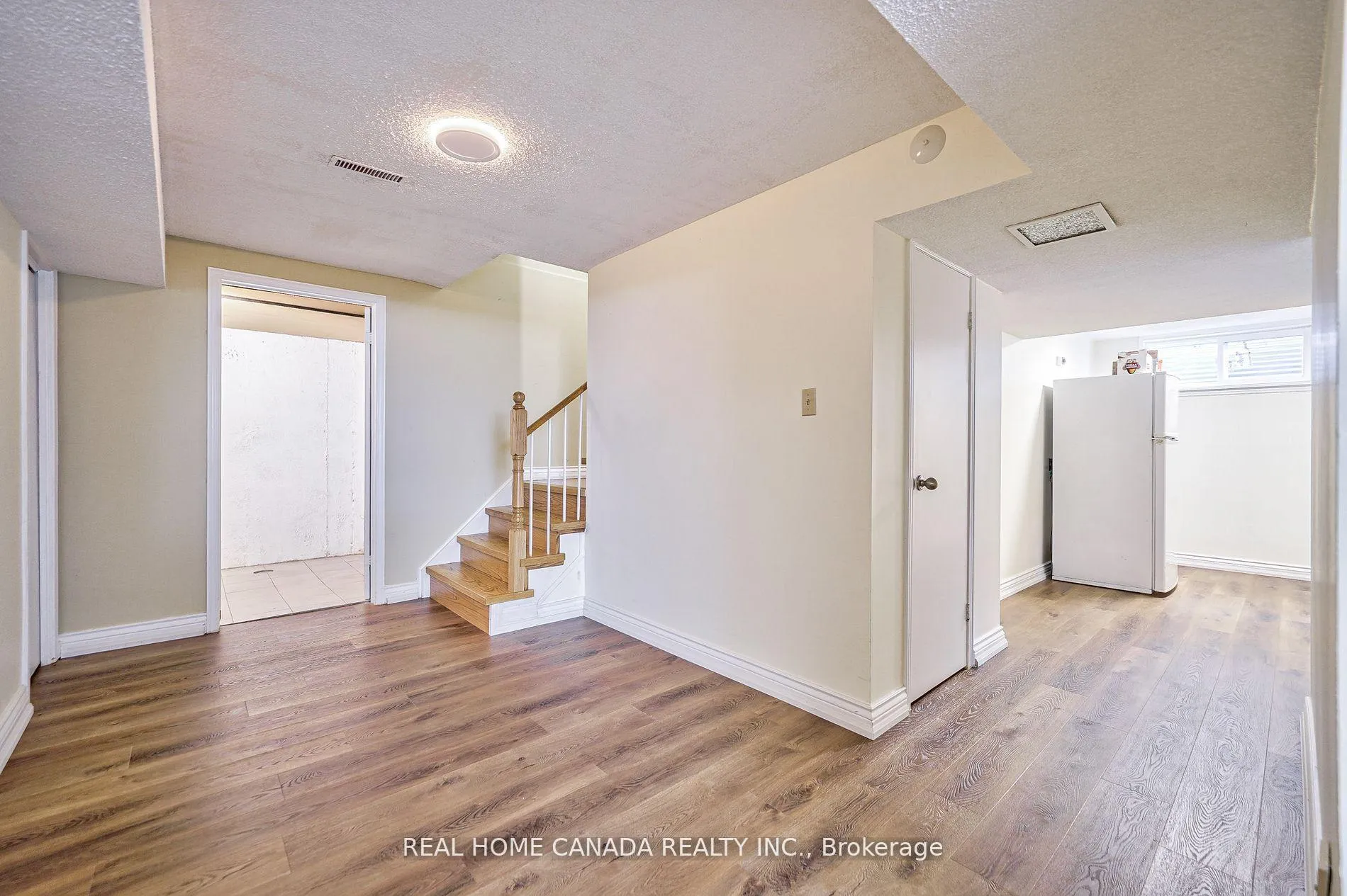 Photo 25 of 82 Arkendo Drive, Oakville, Ford — HOMEH