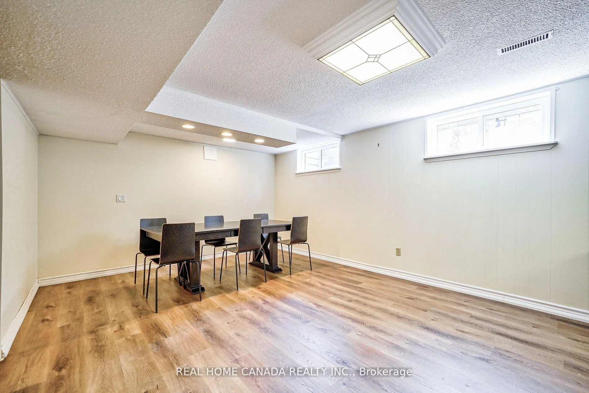 Photo 26 of 82 Arkendo Drive, Oakville, Ford — HOMEH
