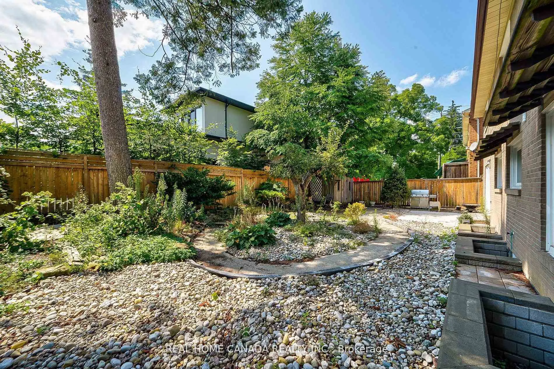 Photo 30 of 82 Arkendo Drive, Oakville, Ford — HOMEH