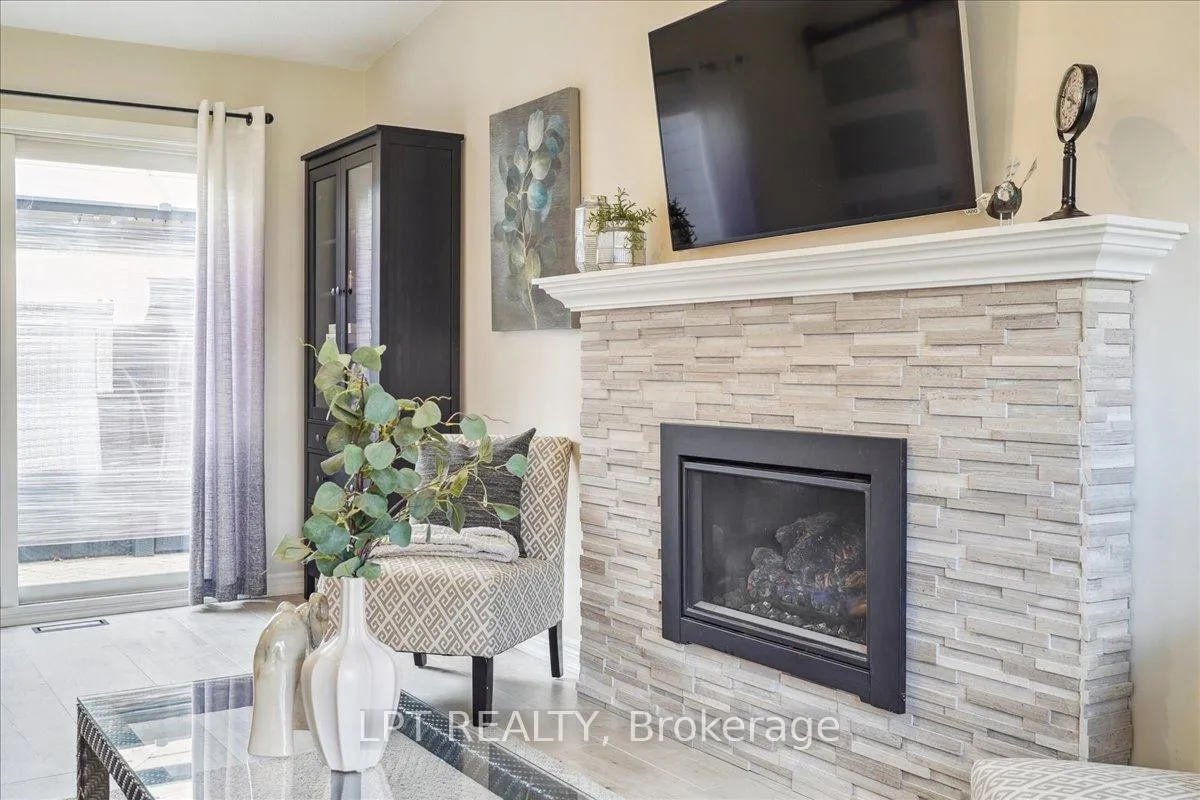 Photo 9 of 26 Wright Crescent S, Caledon, Bolton North — HOMEH