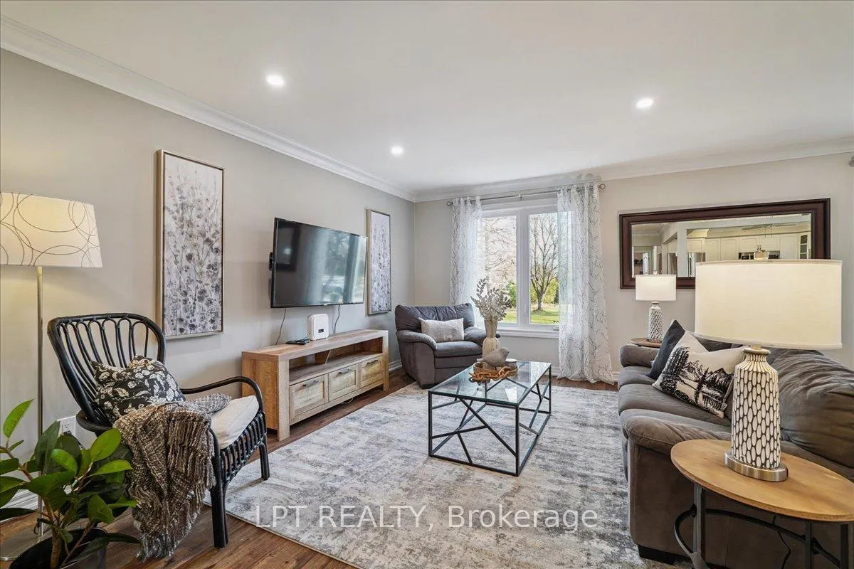 Photo 12 of 26 Wright Crescent S, Caledon, Bolton North — HOMEH
