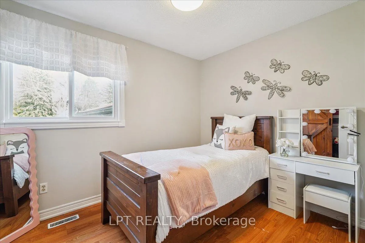 Photo 28 of 26 Wright Crescent S, Caledon, Bolton North — HOMEH