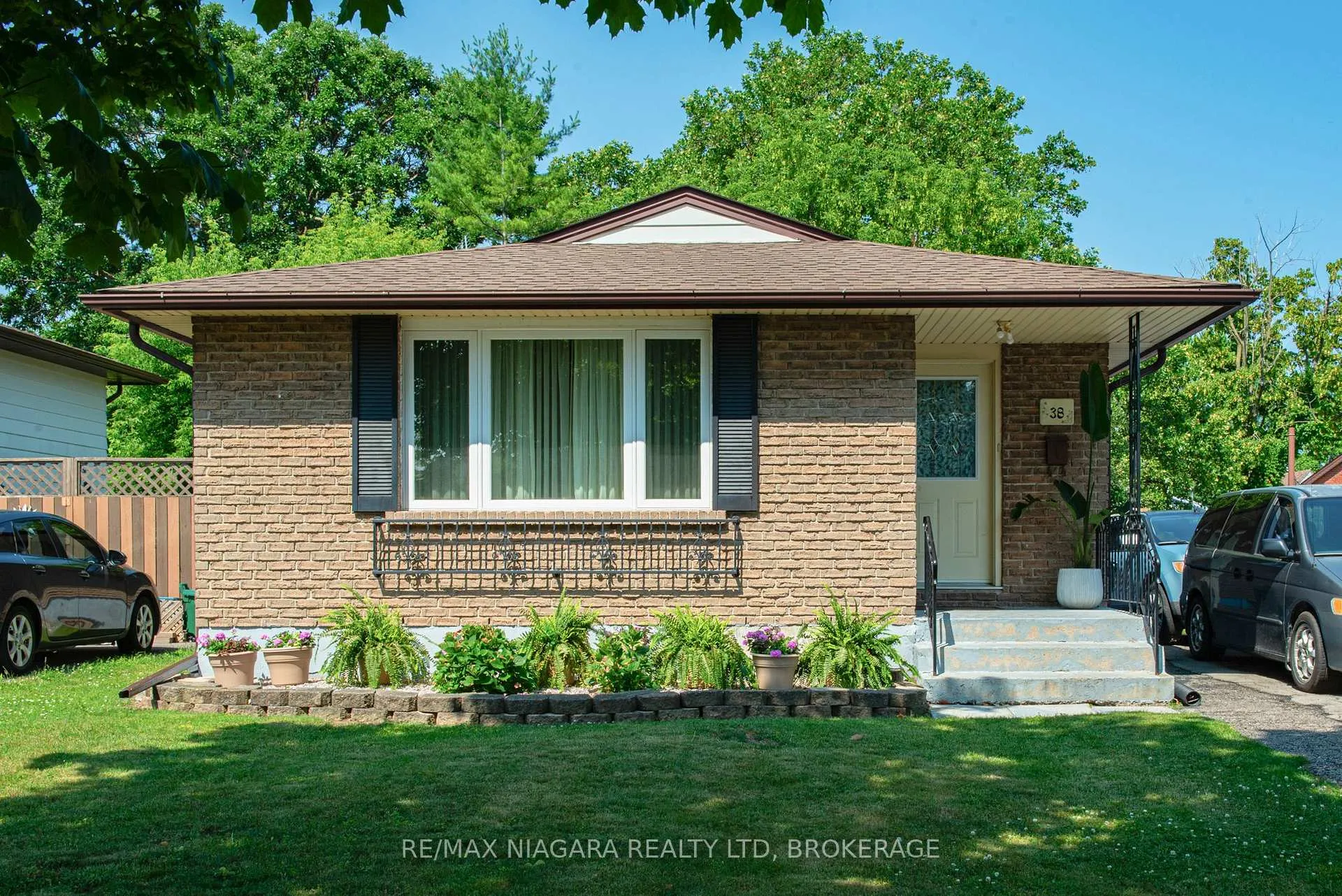 Photo 1 of 38 Roehampton Drive, St. Catharines, Carlton/Bunting — HOMEH