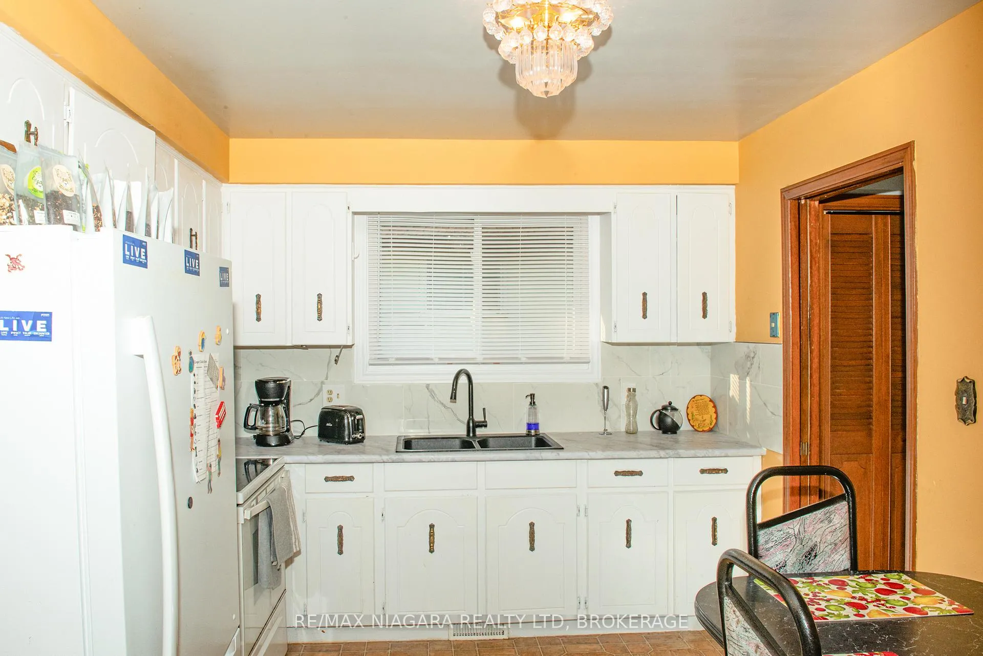 Photo 8 of 38 Roehampton Drive, St. Catharines, Carlton/Bunting — HOMEH
