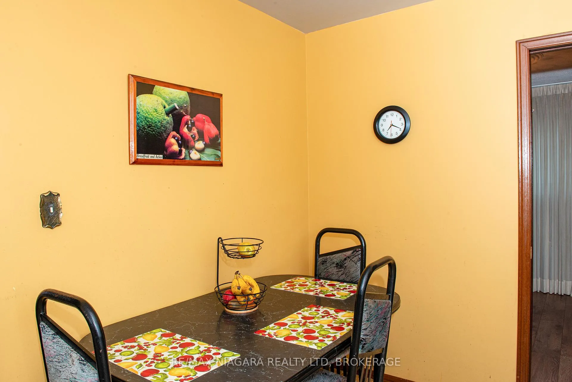 Photo 9 of 38 Roehampton Drive, St. Catharines, Carlton/Bunting — HOMEH