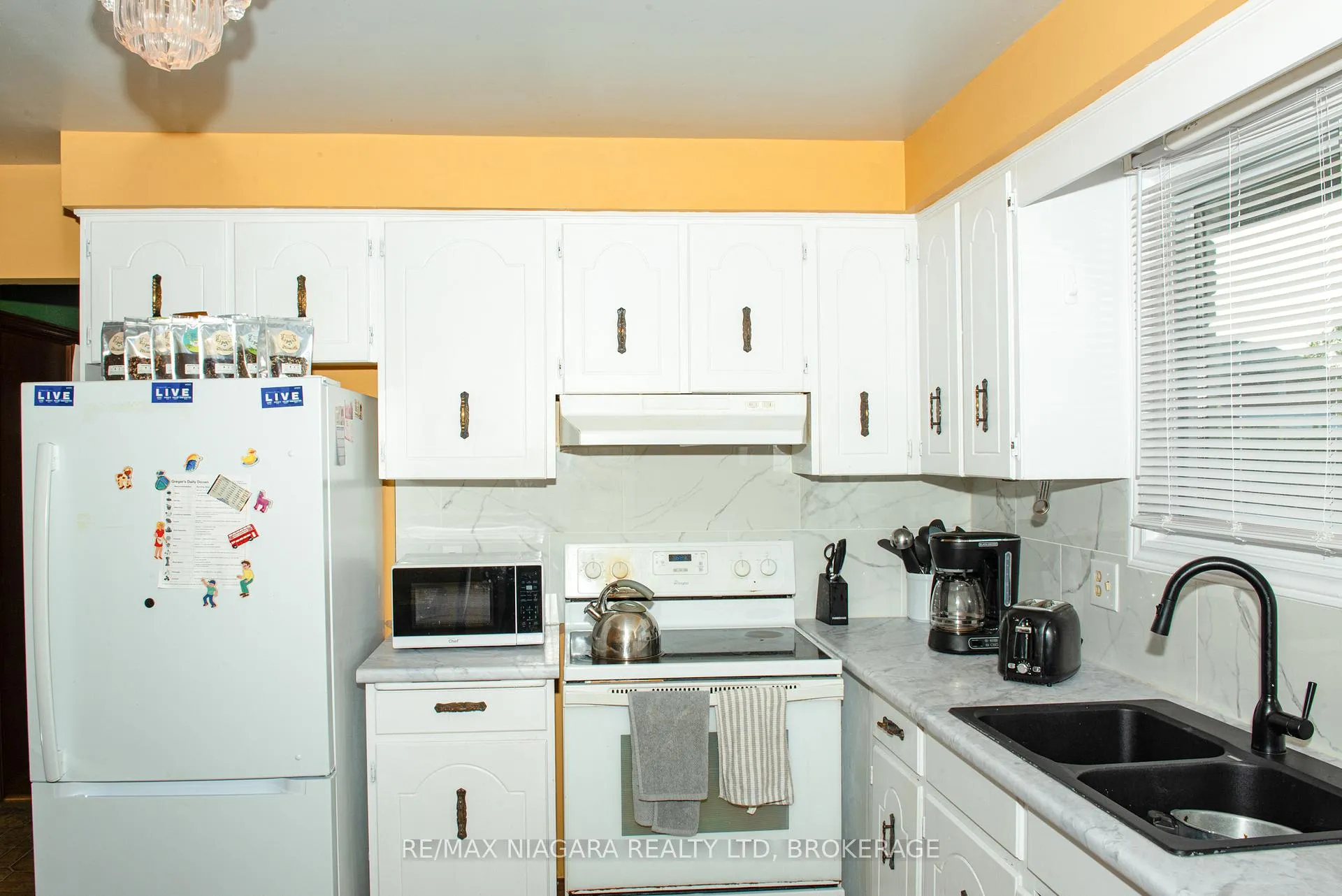 Photo 10 of 38 Roehampton Drive, St. Catharines, Carlton/Bunting — HOMEH